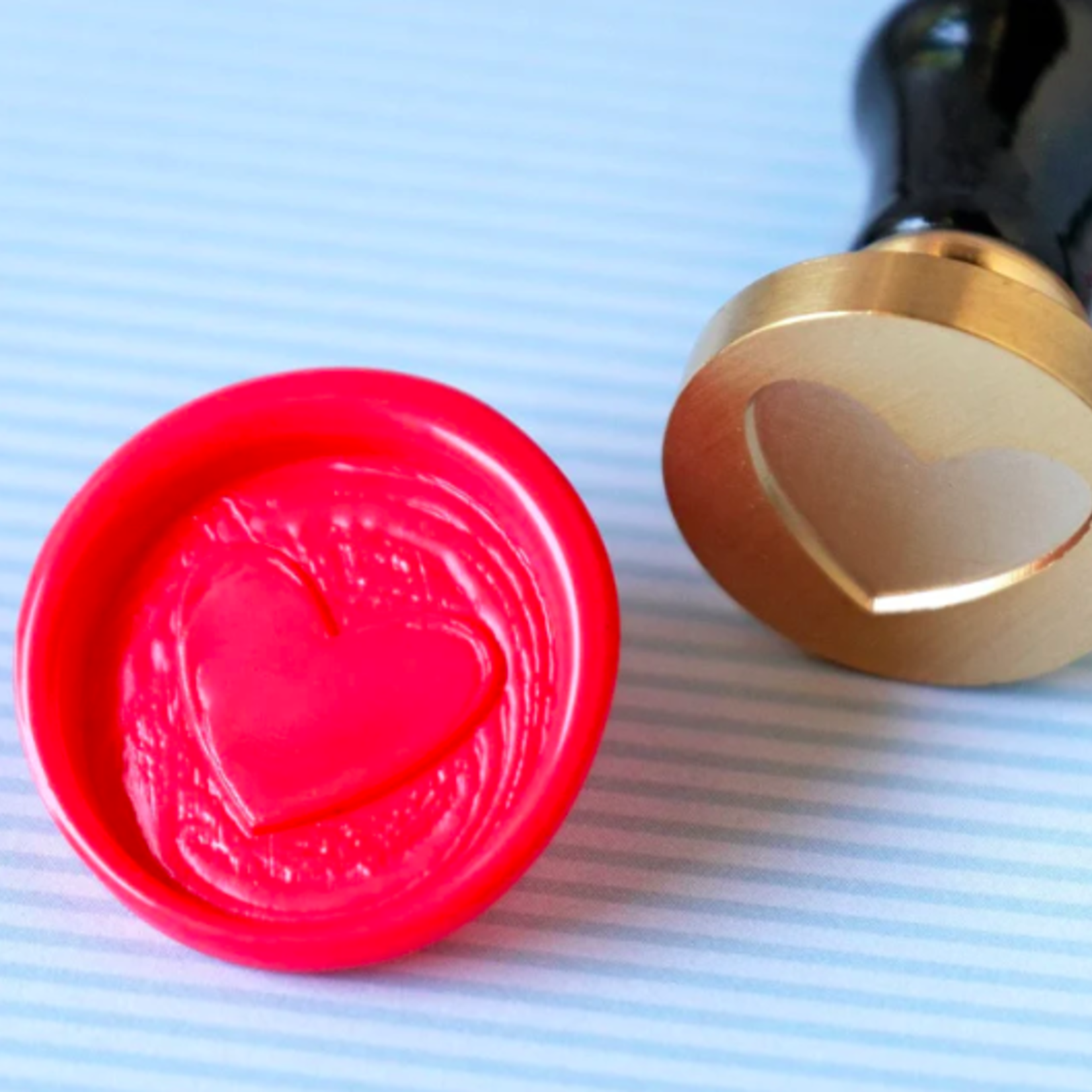 BEE CREATIVE WAX STAMPER HEART TBD