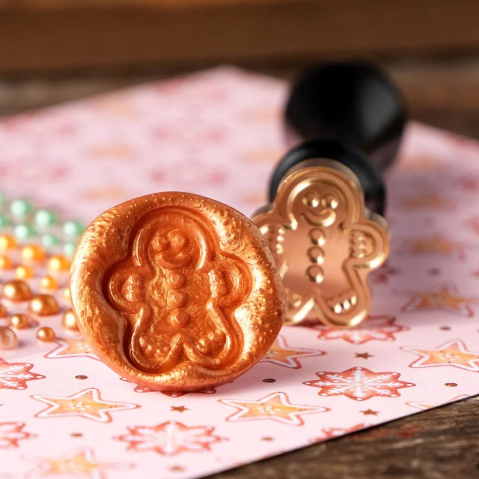 BEE CREATIVE WAX STAMPER GINGERBREAD MAN TBD