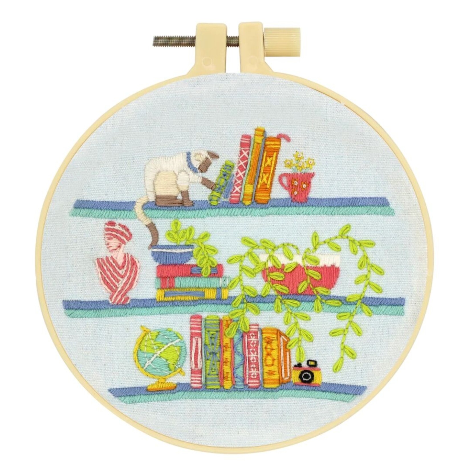 PBI ART EMBROIDERY KIT BOOK LOVER