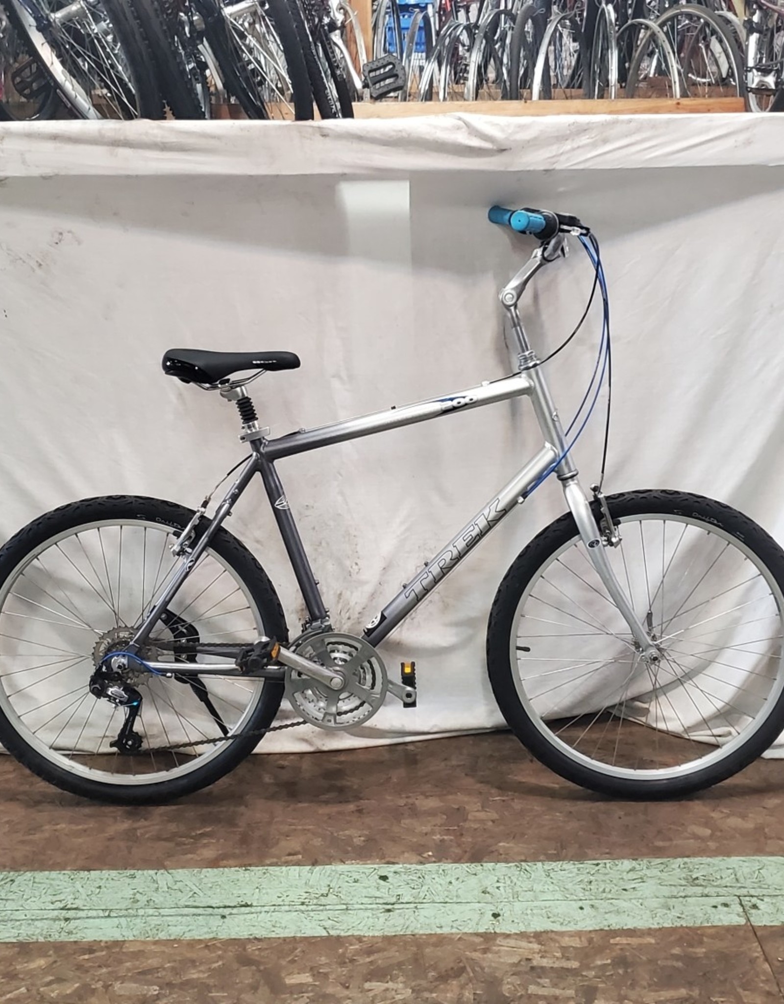 trek navigator 200