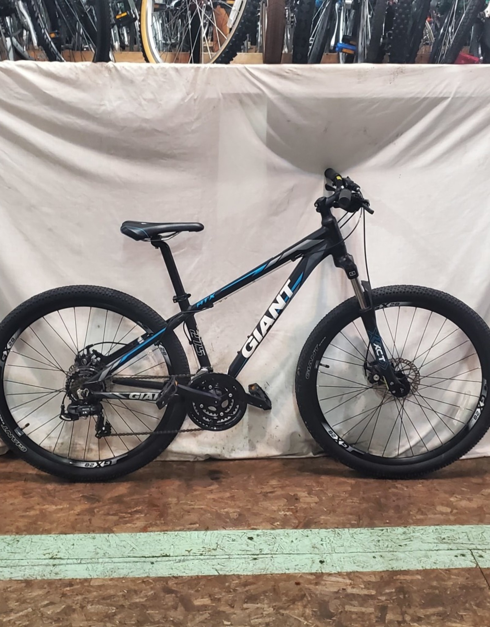 giant atx 27.5 mountain bike, amazing 