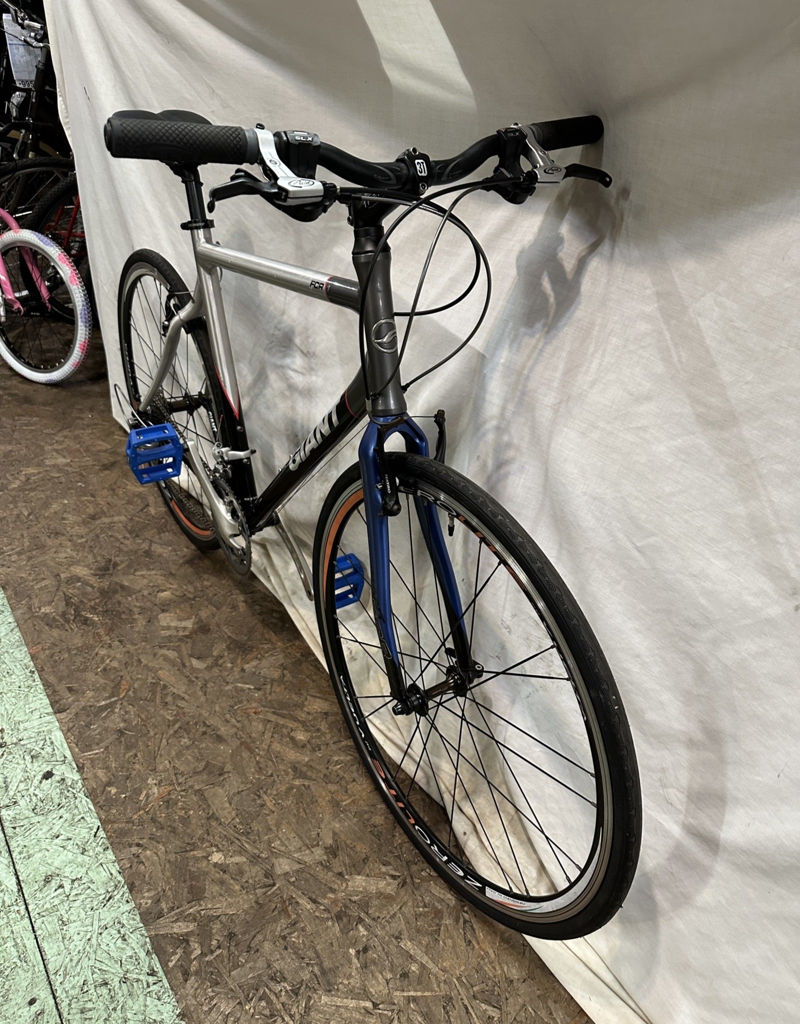 えてありま GIANT FCR1 になる