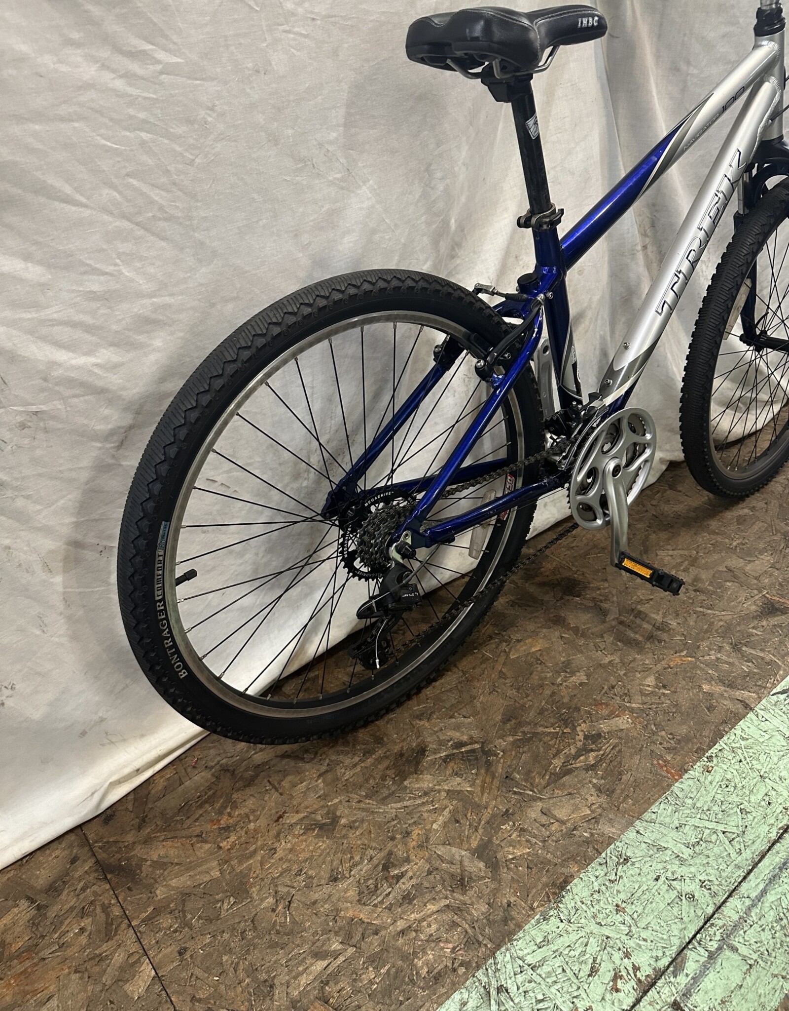 16.5" Trek Navigator 100 (887A C4U)