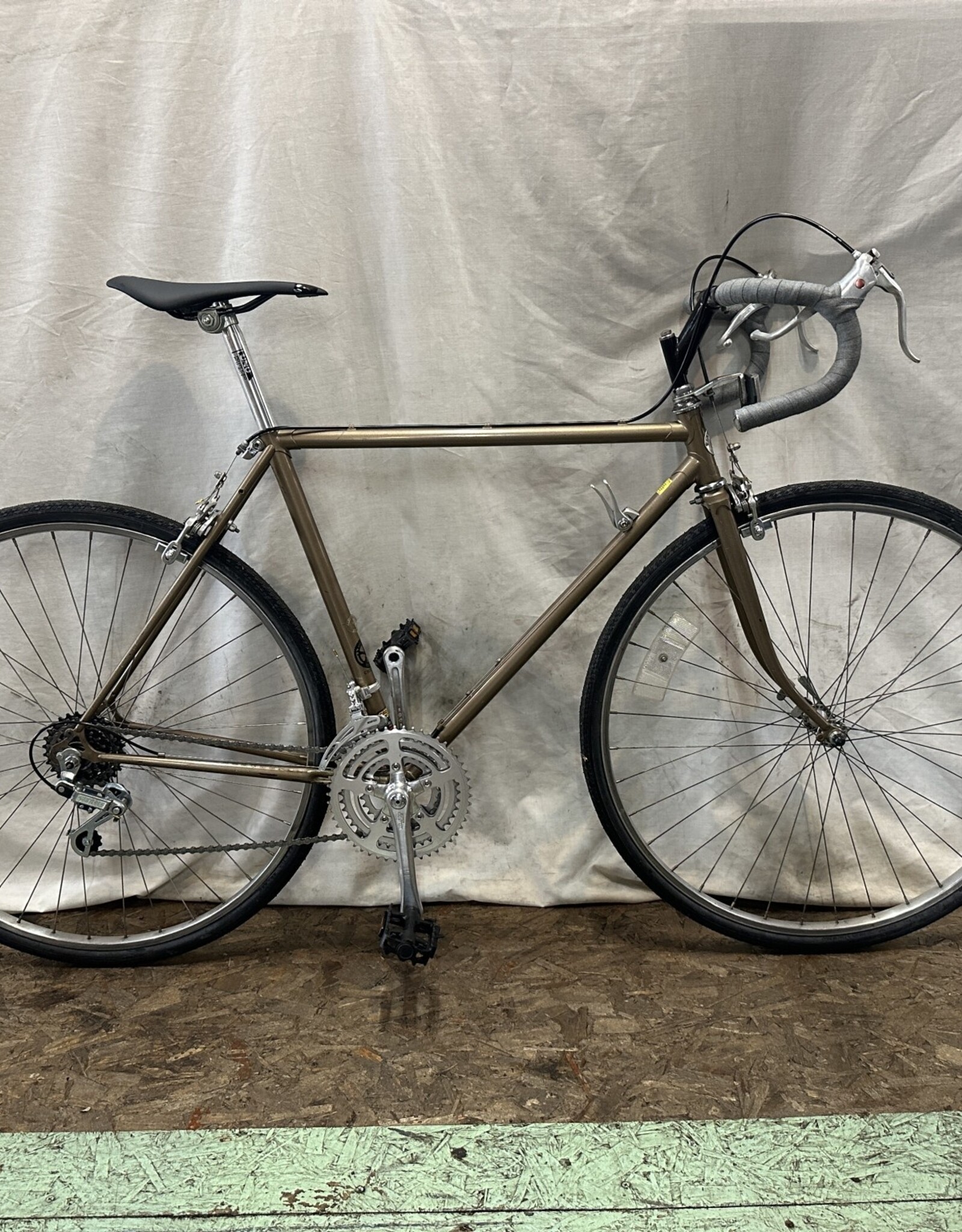 52cm Schwinn Road Bike (5465 H1U)