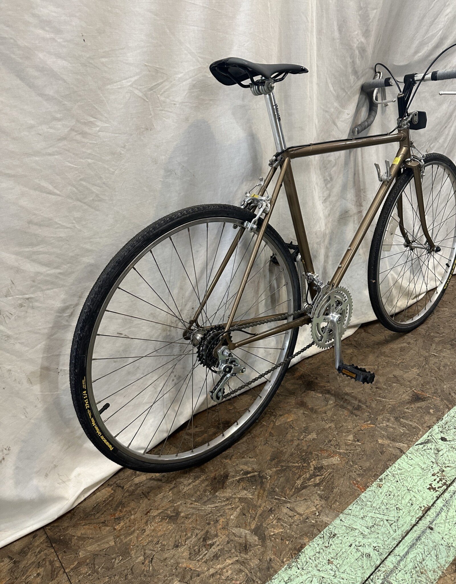 52cm Schwinn Road Bike (5465 H1U)