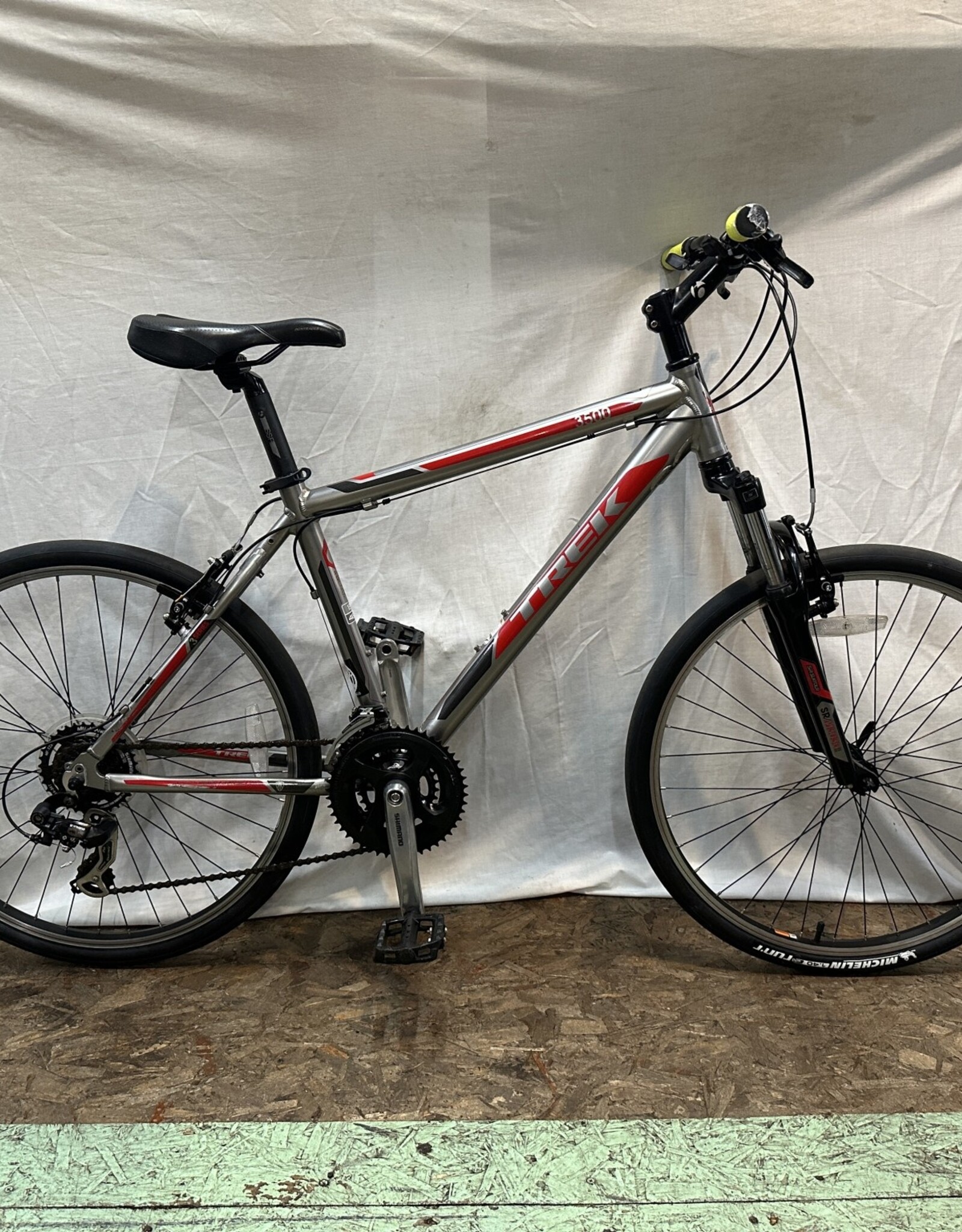 18" Trek 3500 (266H B3U)