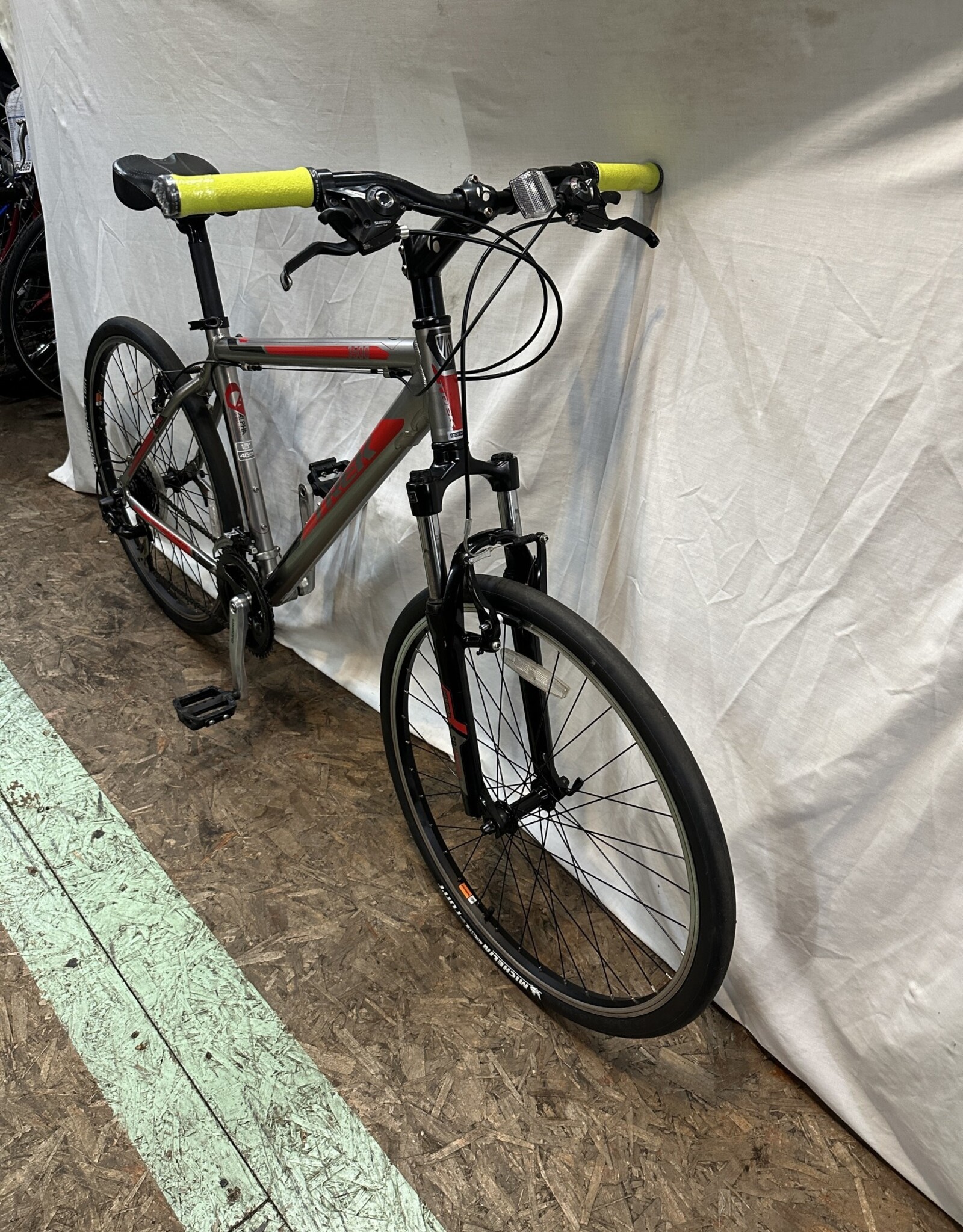 18" Trek 3500 (266H B3U)