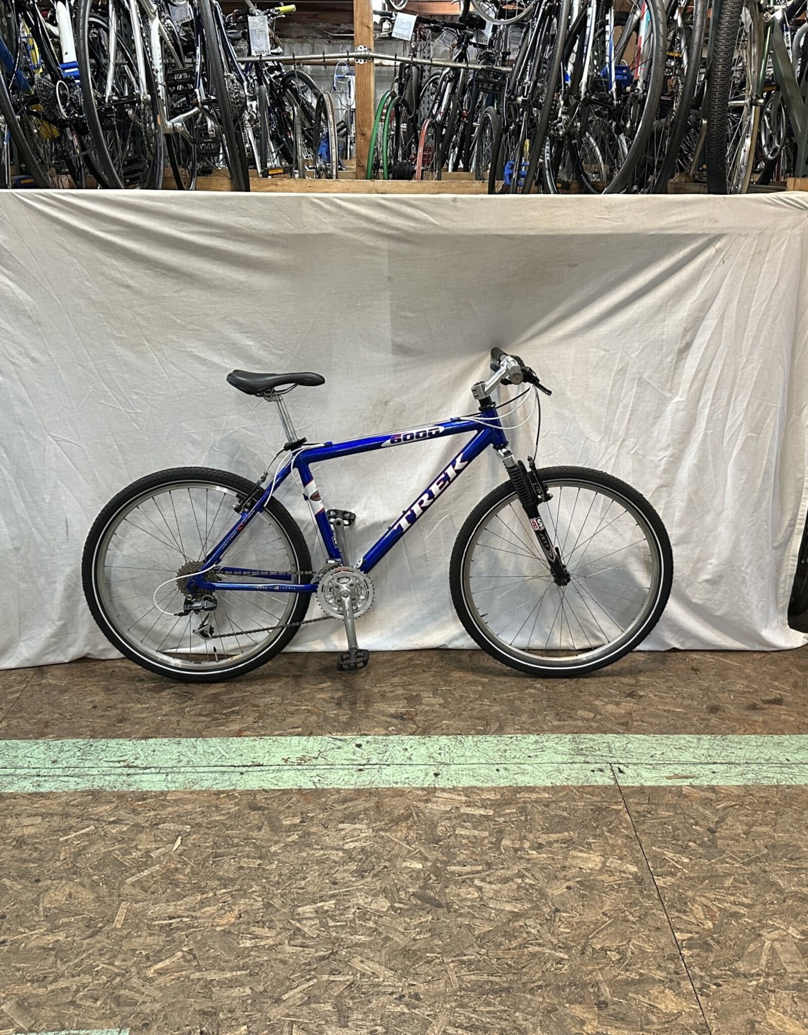 18" Trek 6000 (962R B2U)