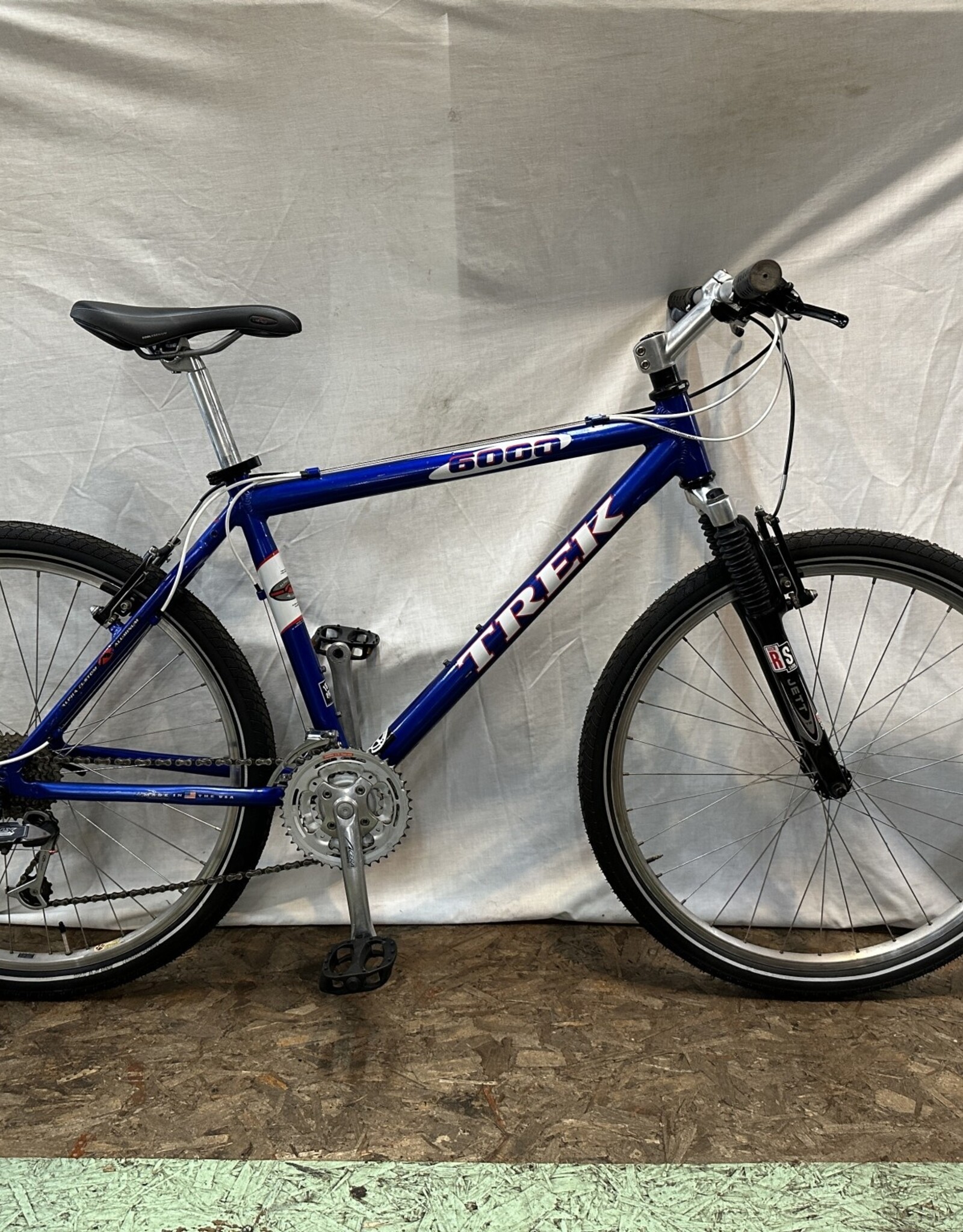 18" Trek 6000 (962R B2U)