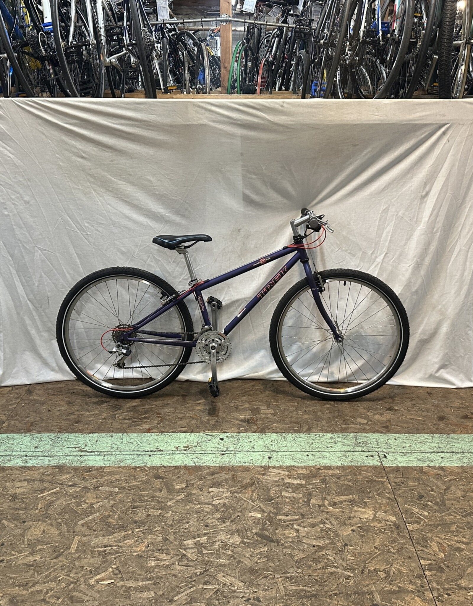 13"  Trek 850 Mountain Track XC (584M C5U)