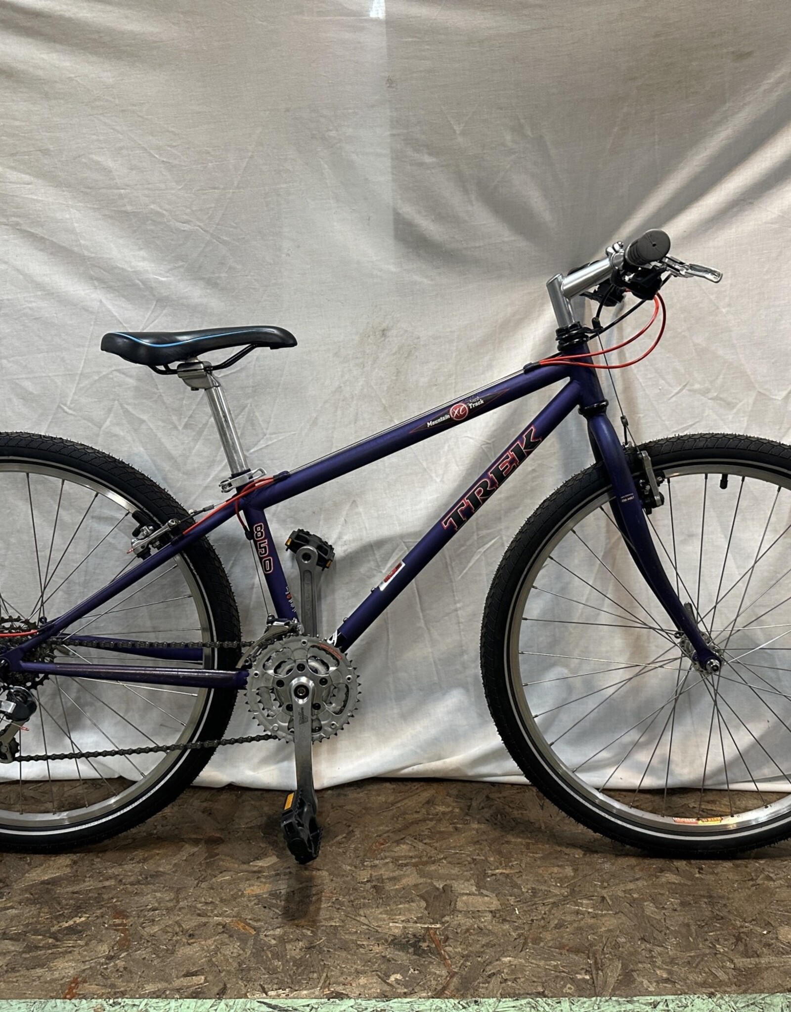 13"  Trek 850 Mountain Track XC (584M C5U)