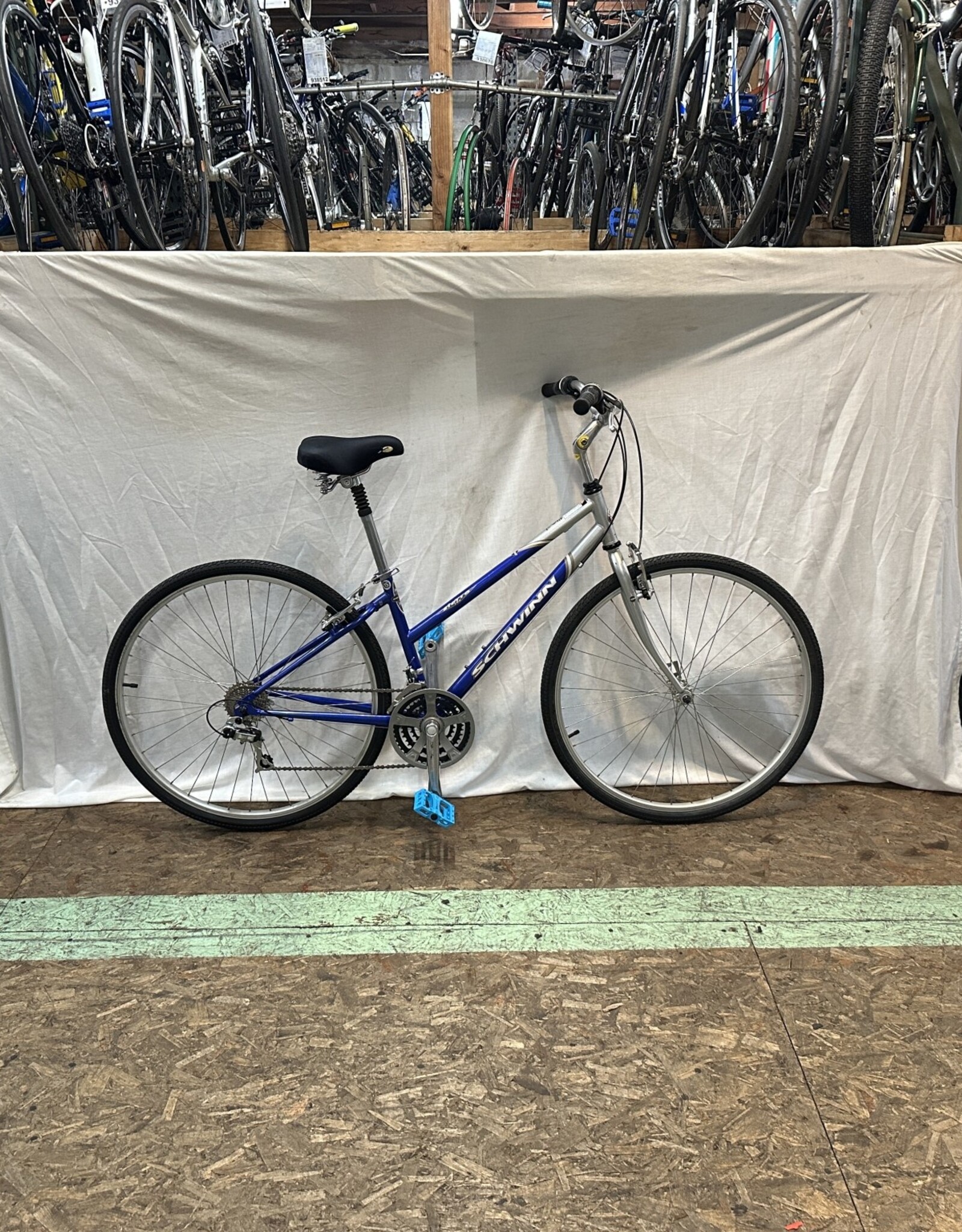 Schwinn sierra sales 700 women's