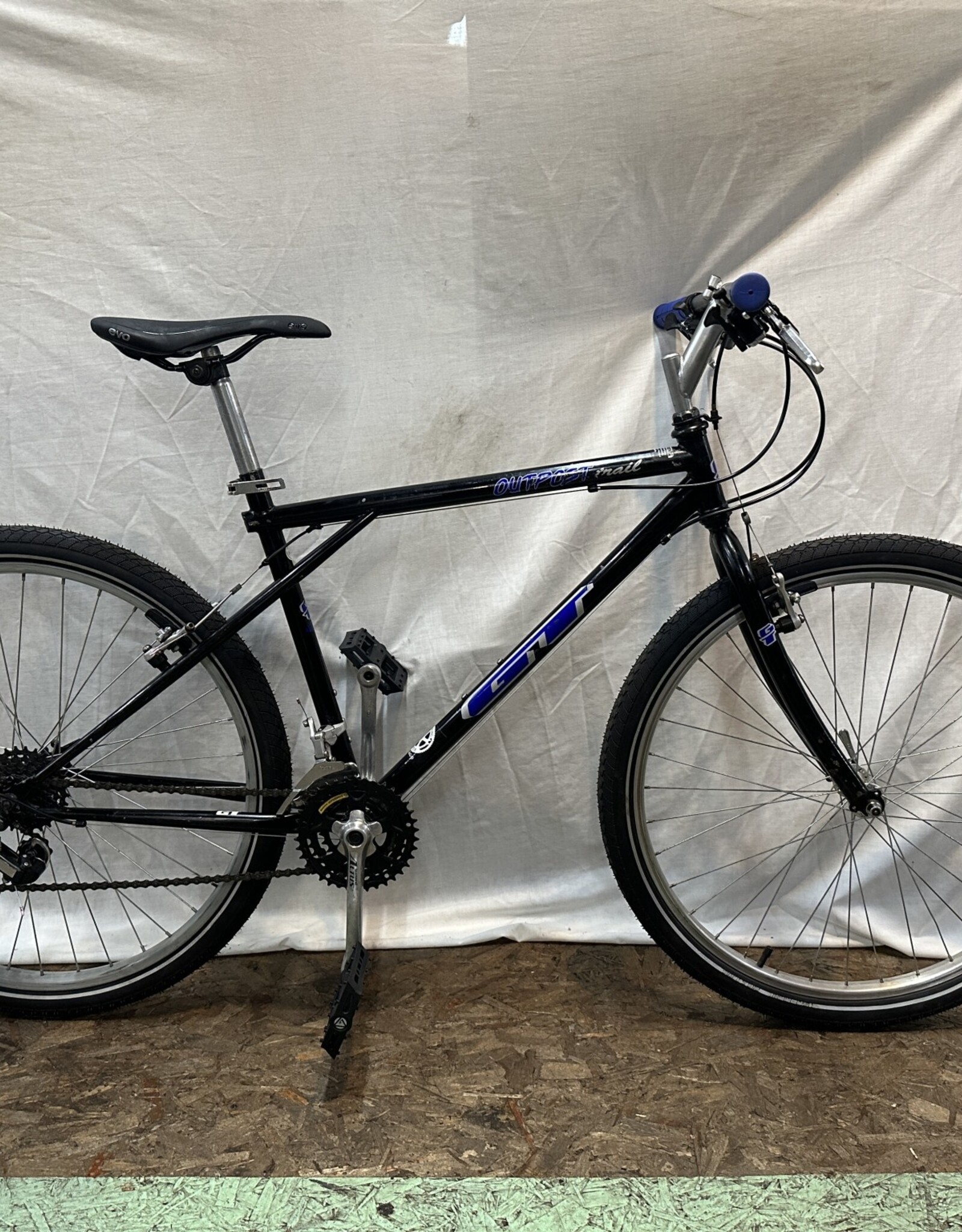 17"  GT Outpost Trail (9507 C5U)