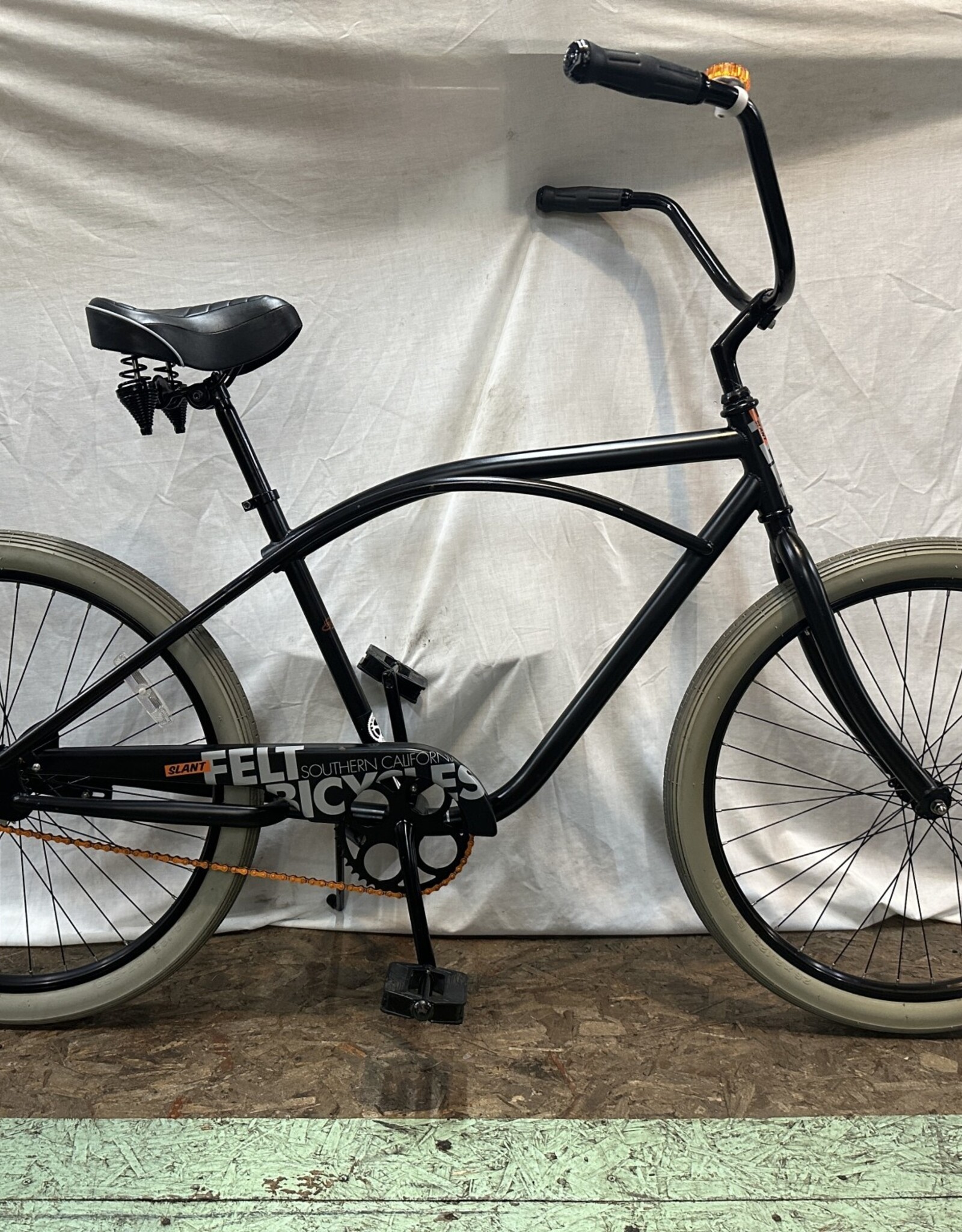 18" Felt Cruiser (6232 C5L)