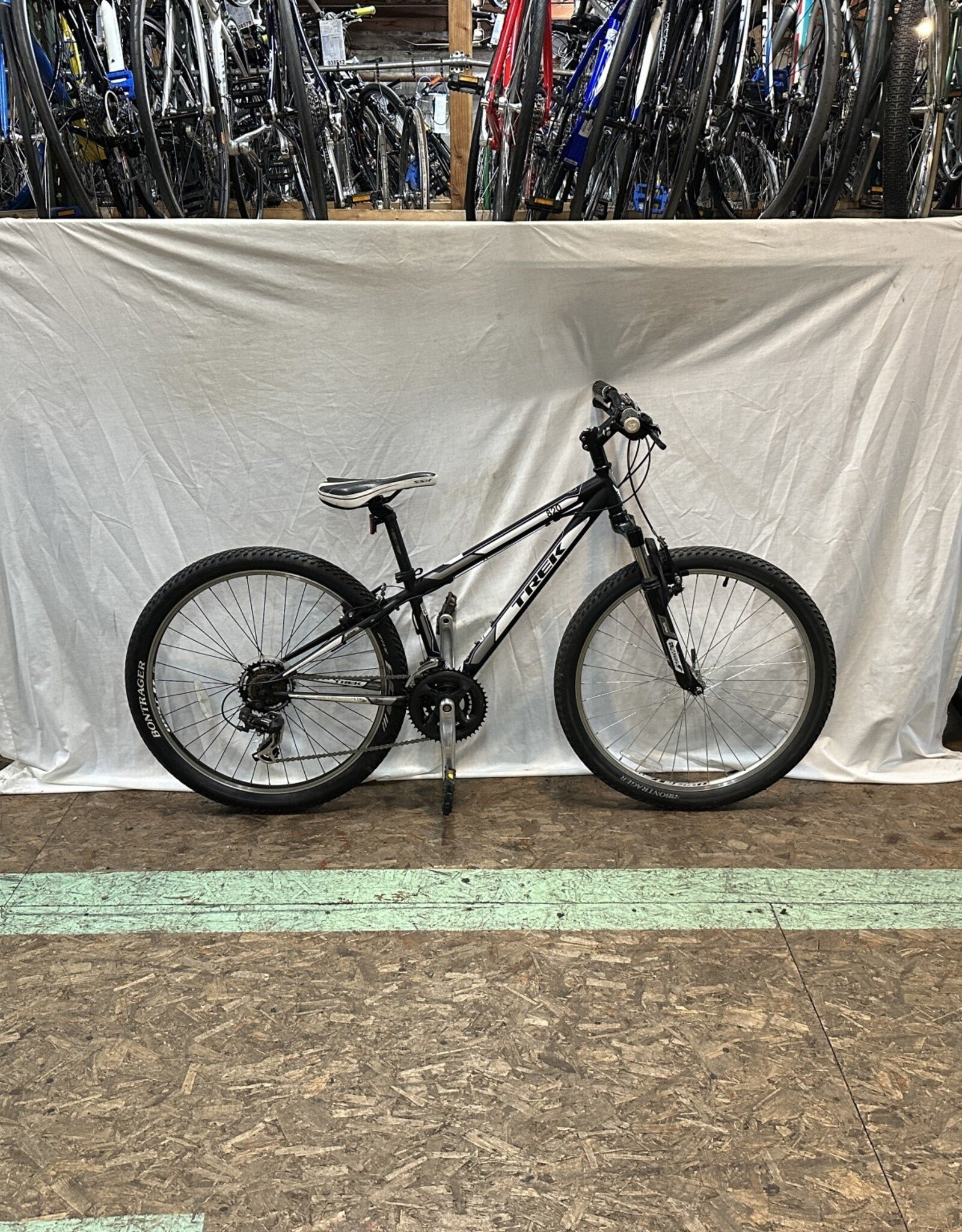 Trek 820 mountain bike shop 13 inch