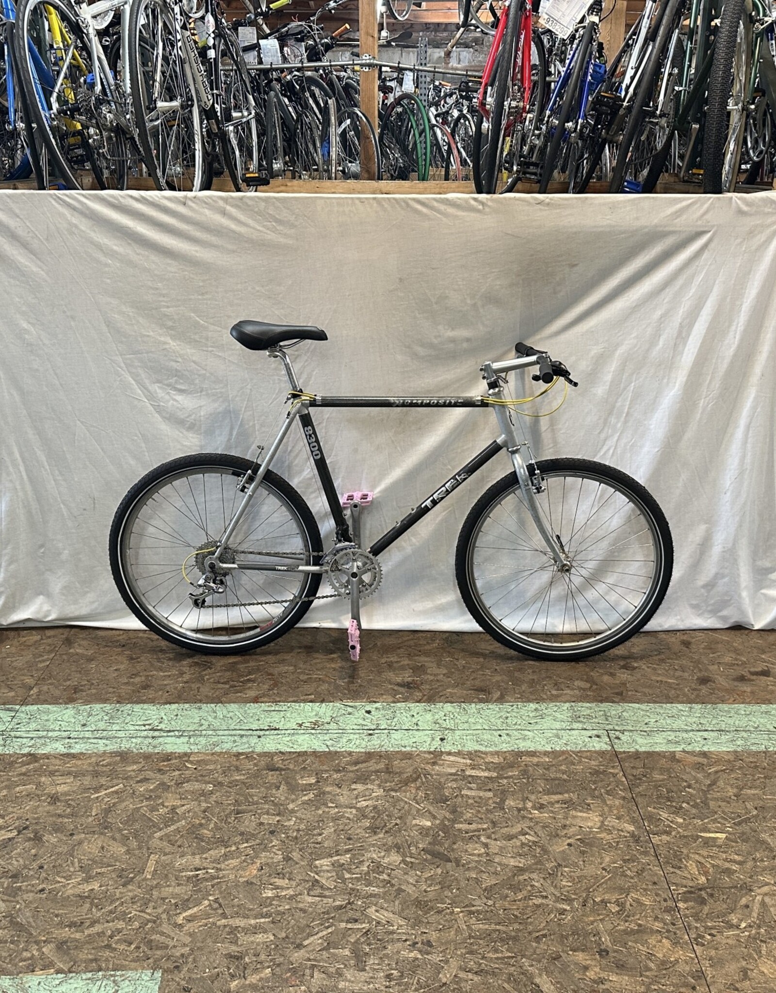 21.5" Trek 8300 (5749 B3L)