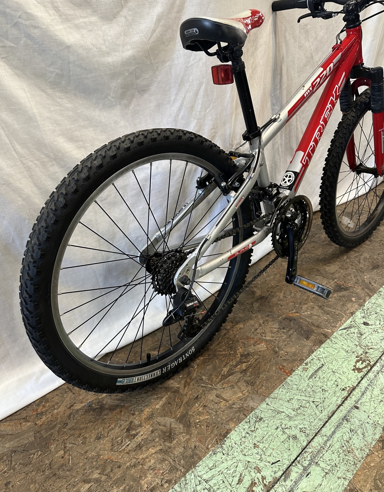 24"  Trek MT 220 (461C G1U)