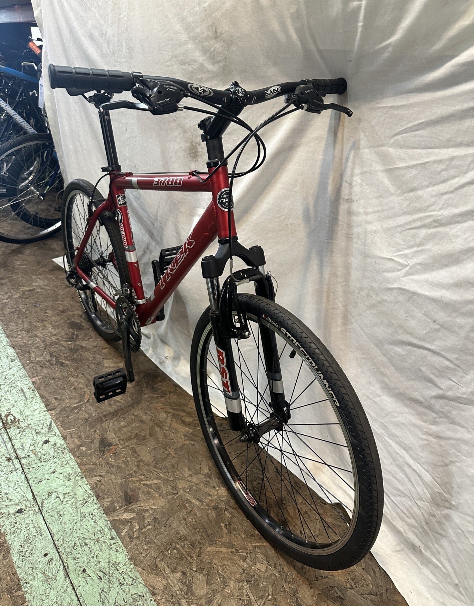 19.5"  Trek 3700 (218B C5U)