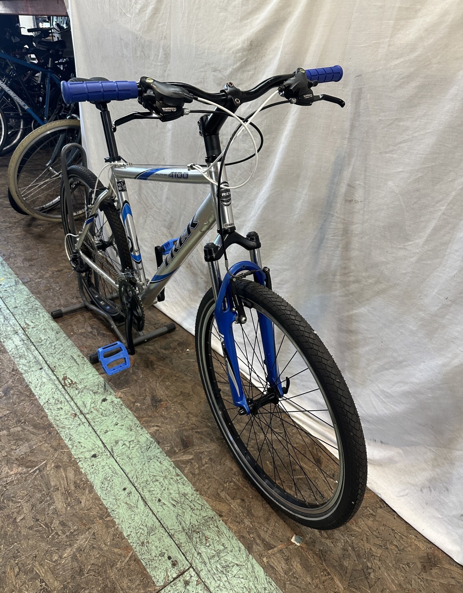 19.5 Trek 4100 M996 E1U Working Bikes