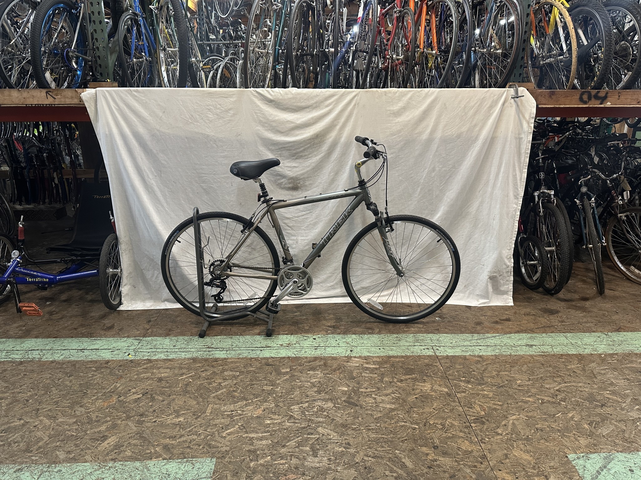 18 Trek 7100 MultiTrack 042X I1U Working Bikes