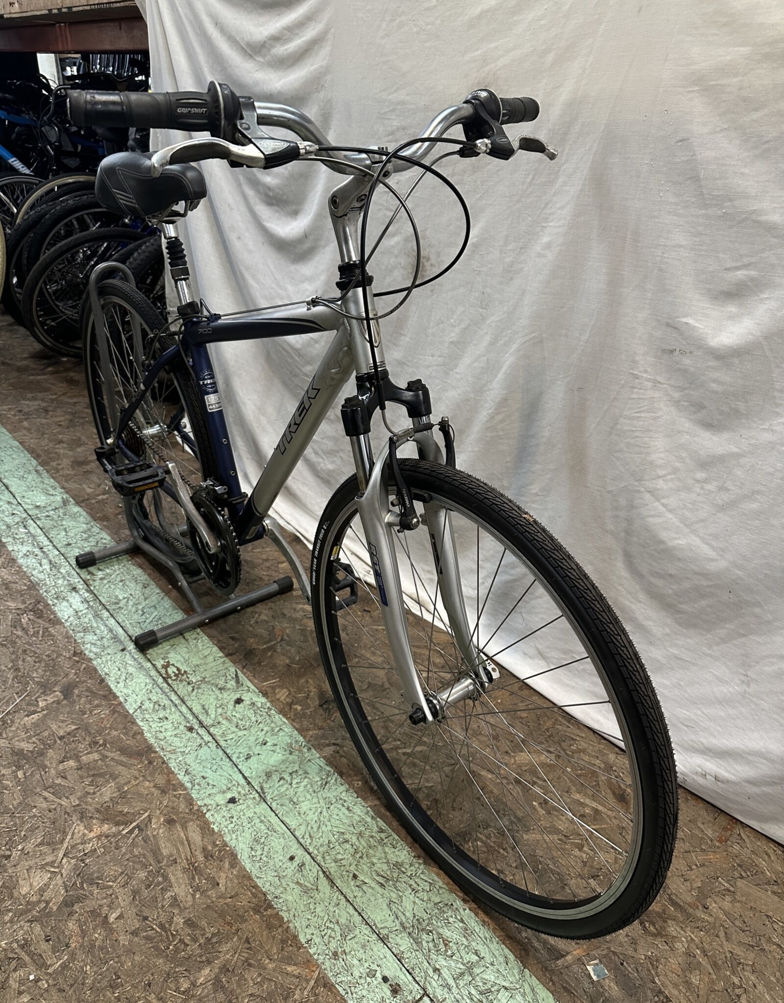 17.5"  Trek 7100 (214E G2U)