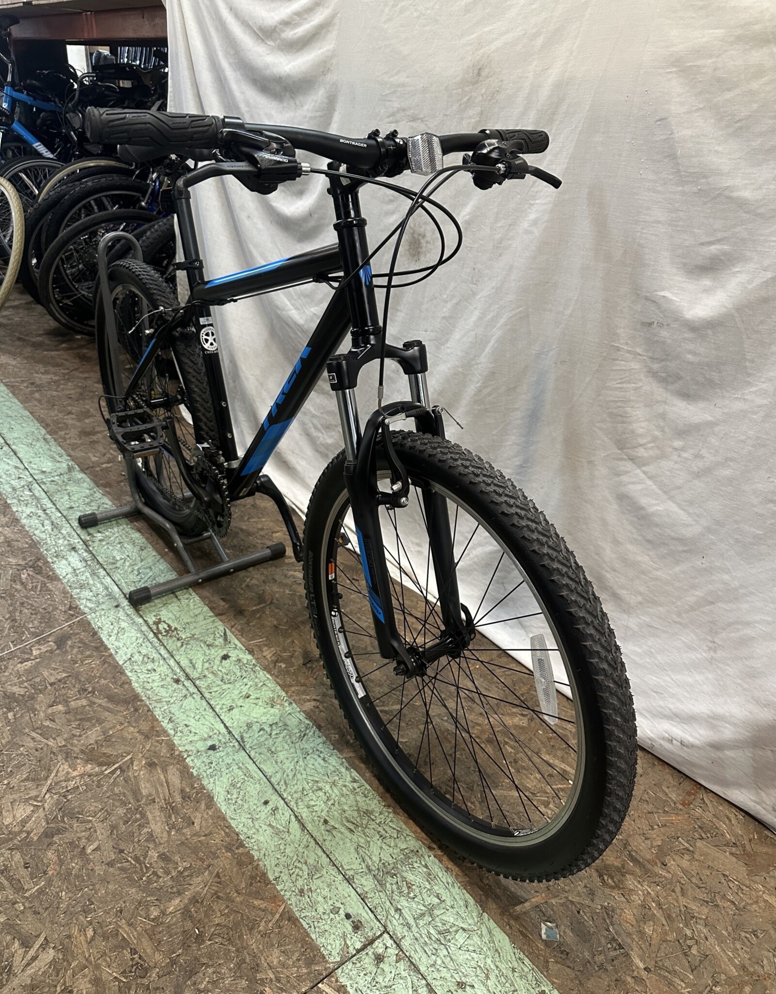 18" Trek 820 (115M G2U)