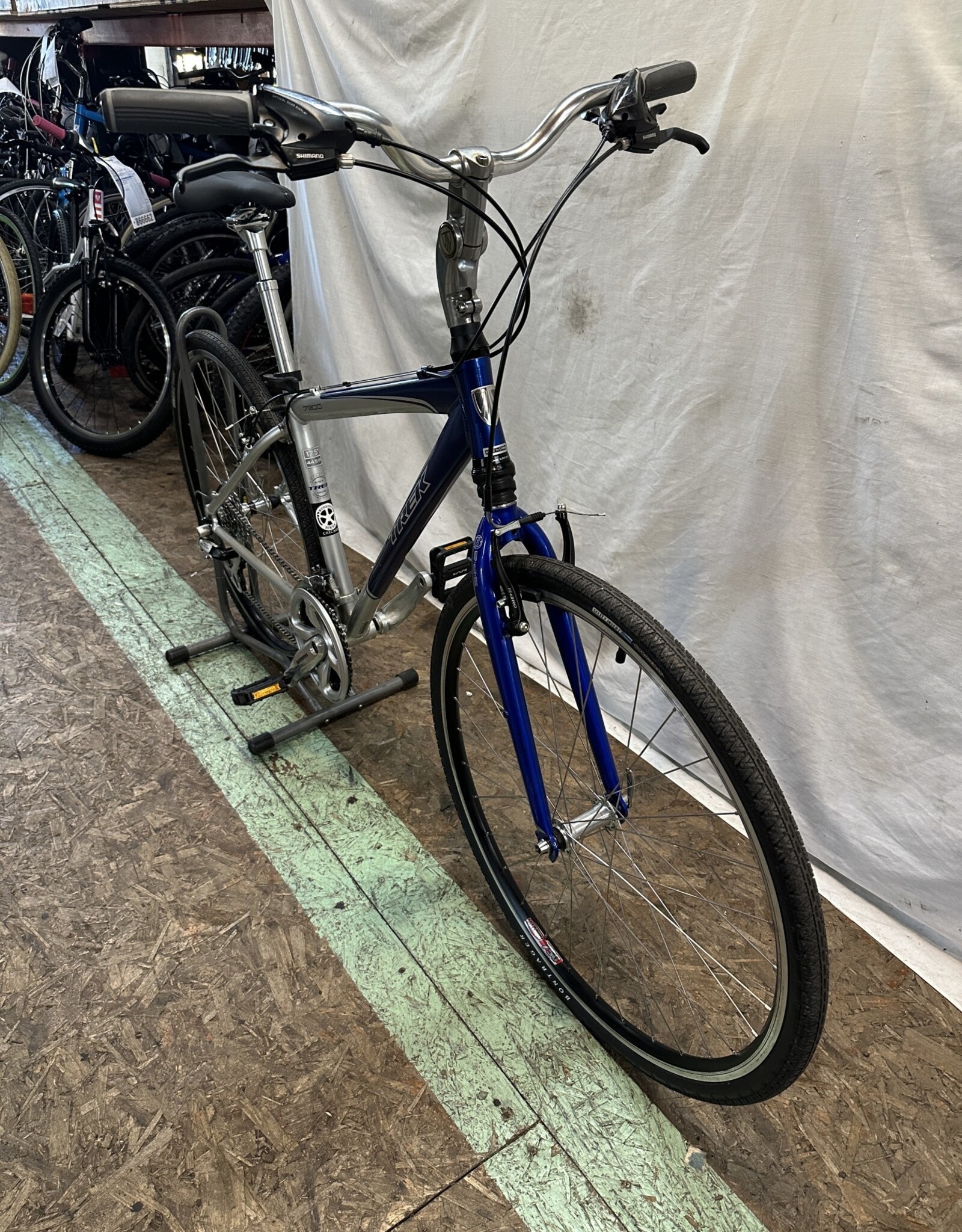 17.5" Trek 7300 (8710 G3U)