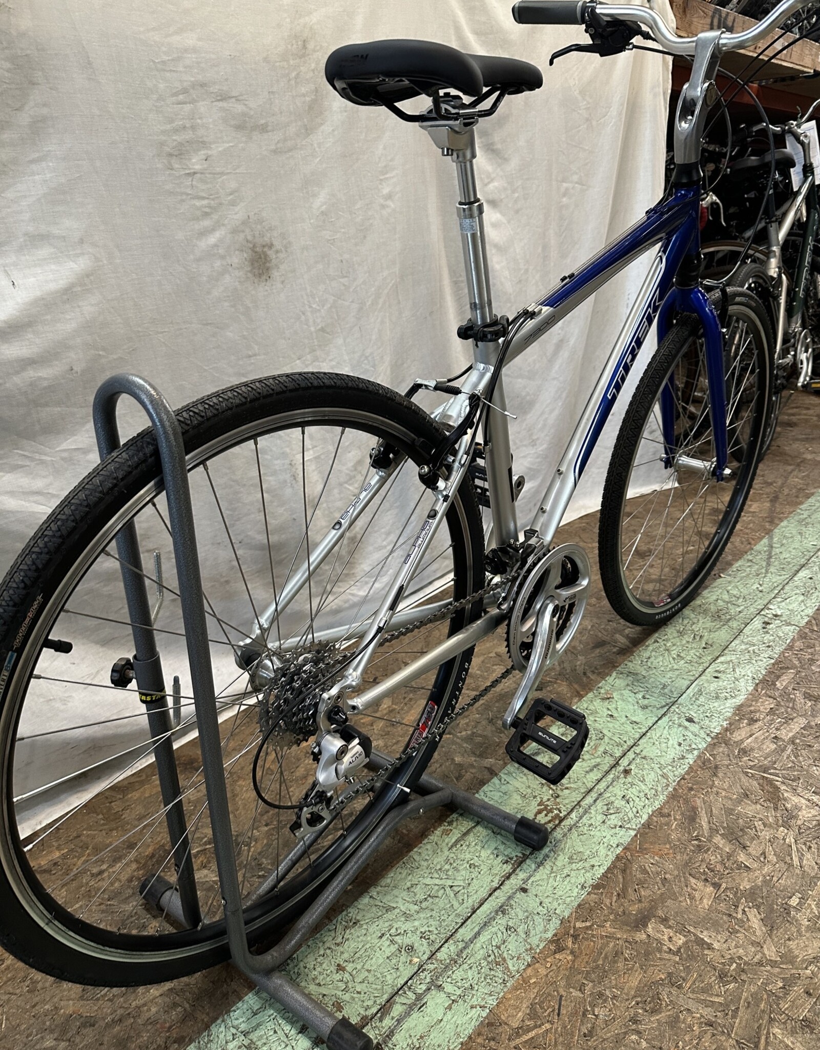 17.5" Trek 7300 (8710 G3U)