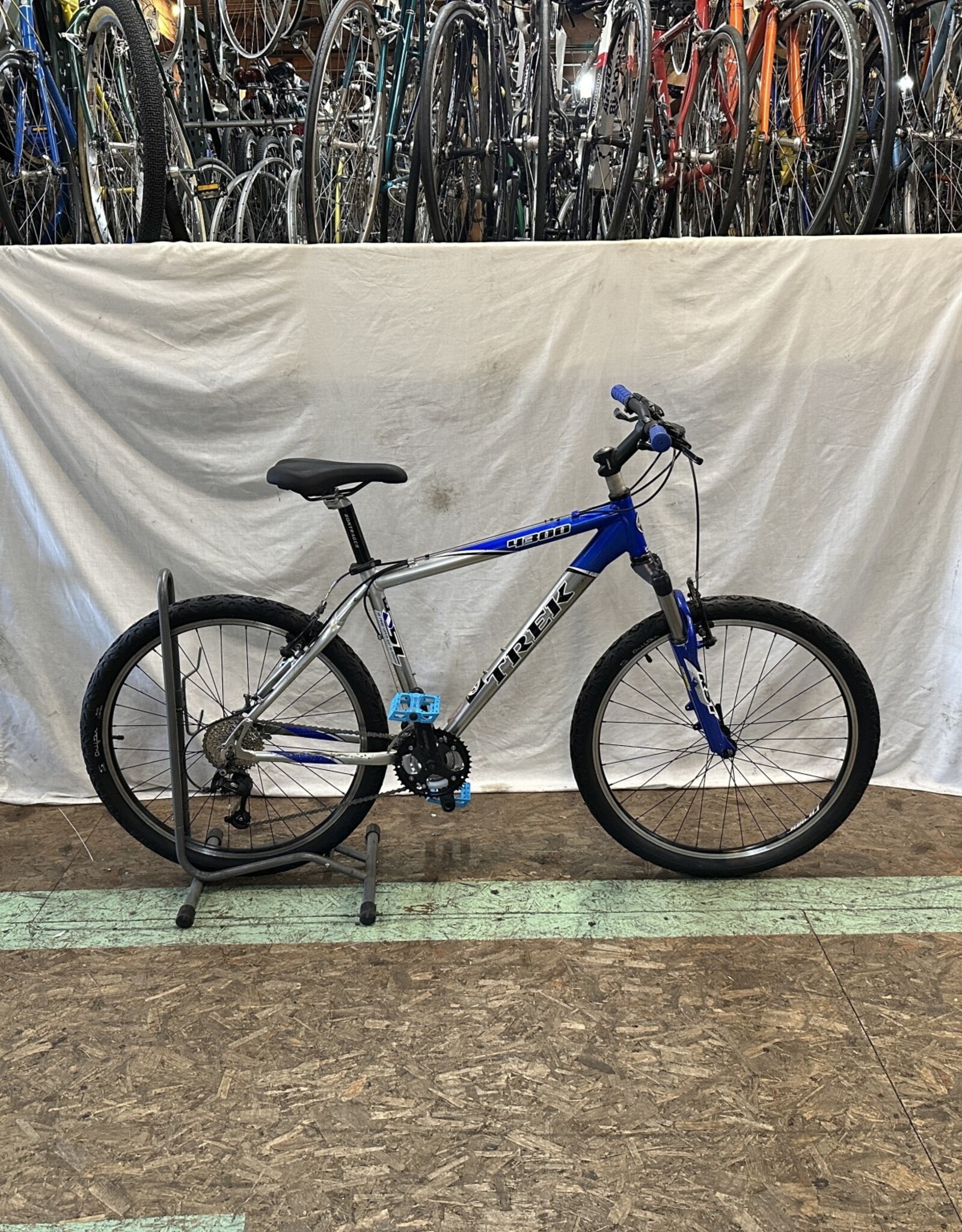 18" Trek 4300 (678A G4U)