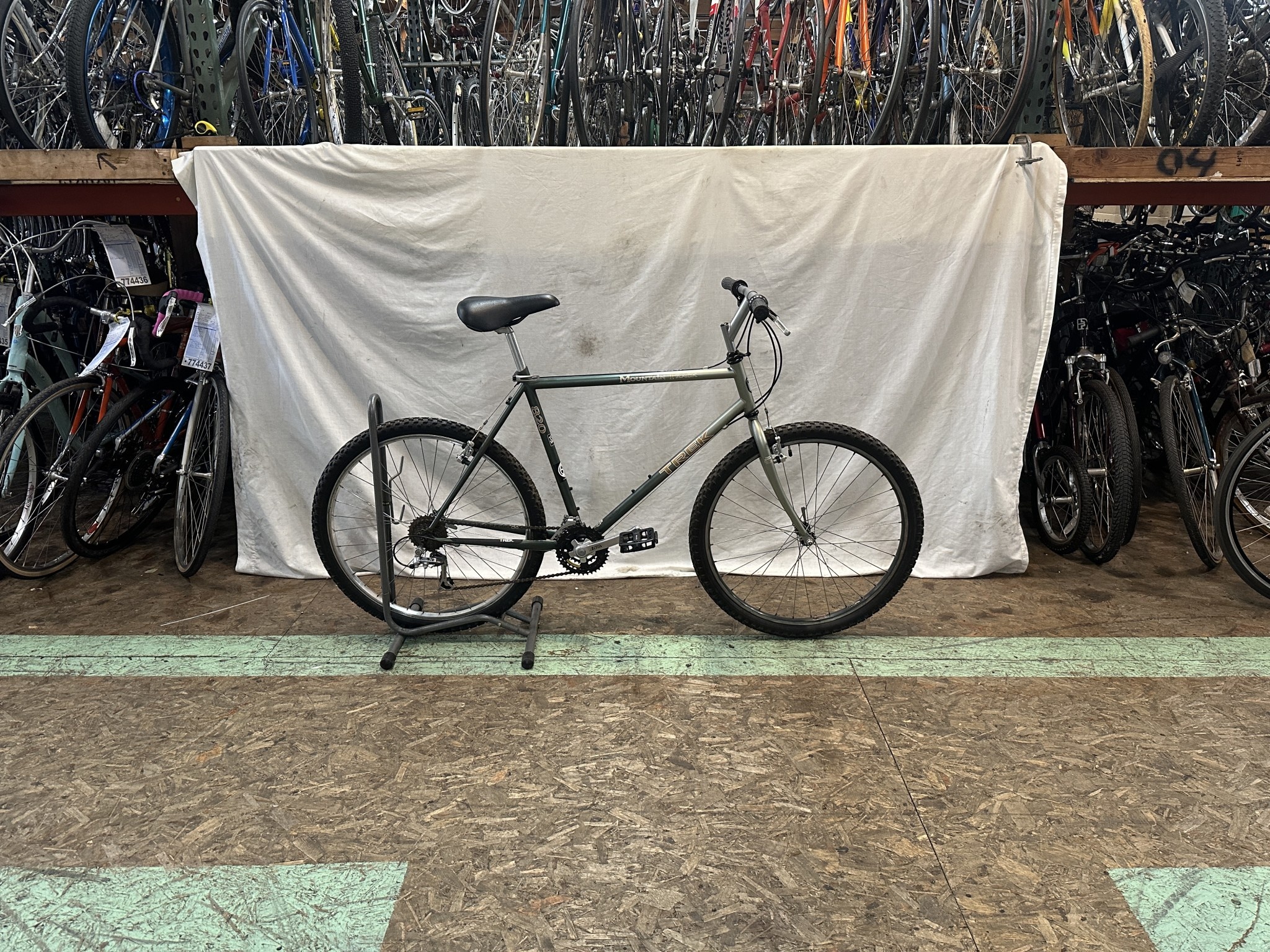 21" Trek 820 Mountain Track (1722 H4L) - Working Bikes 21" Trek 820 Mountain Track (1722 H4L) - Working Bikes