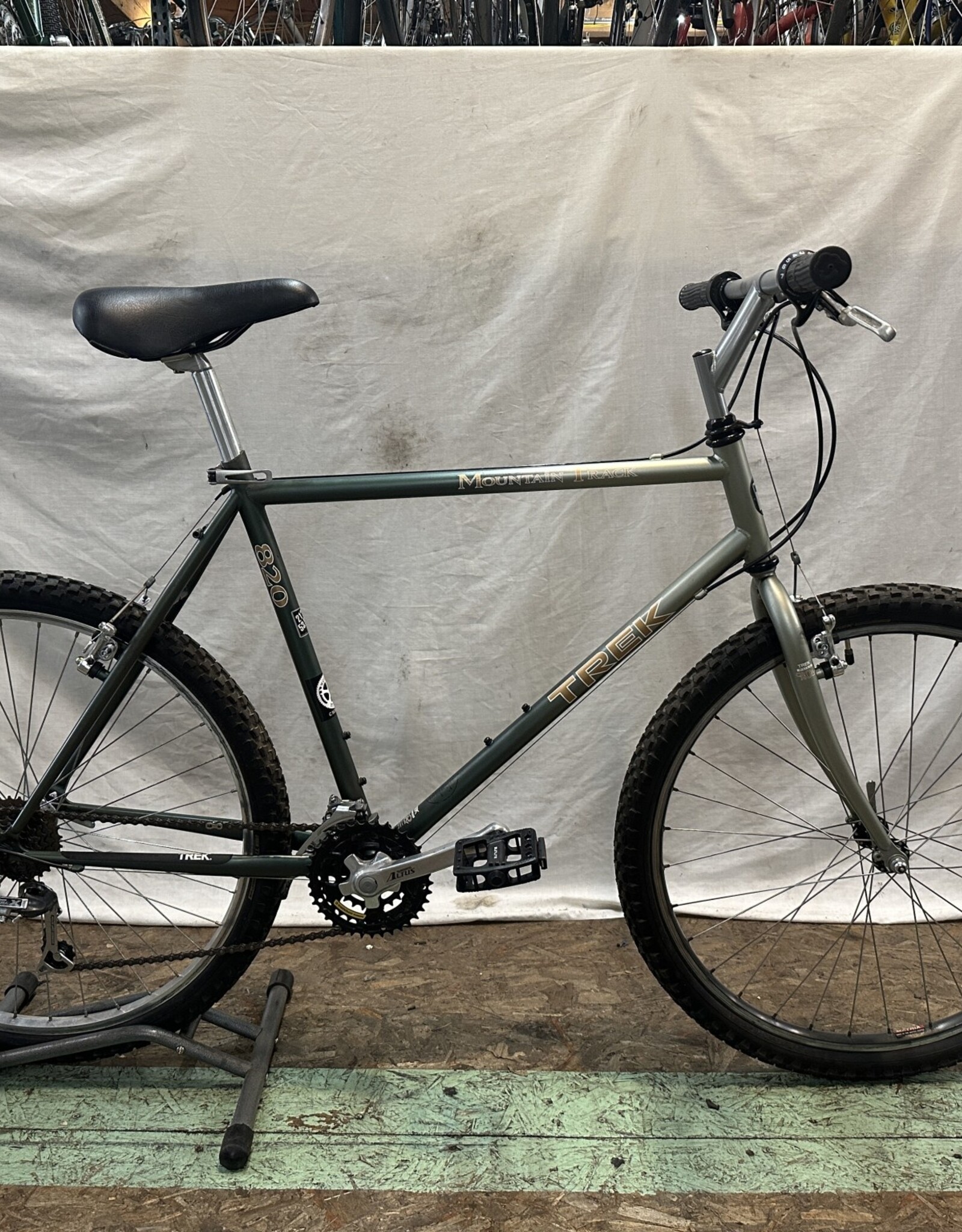 21" Trek 820  Mountain Track (1722 B2U)