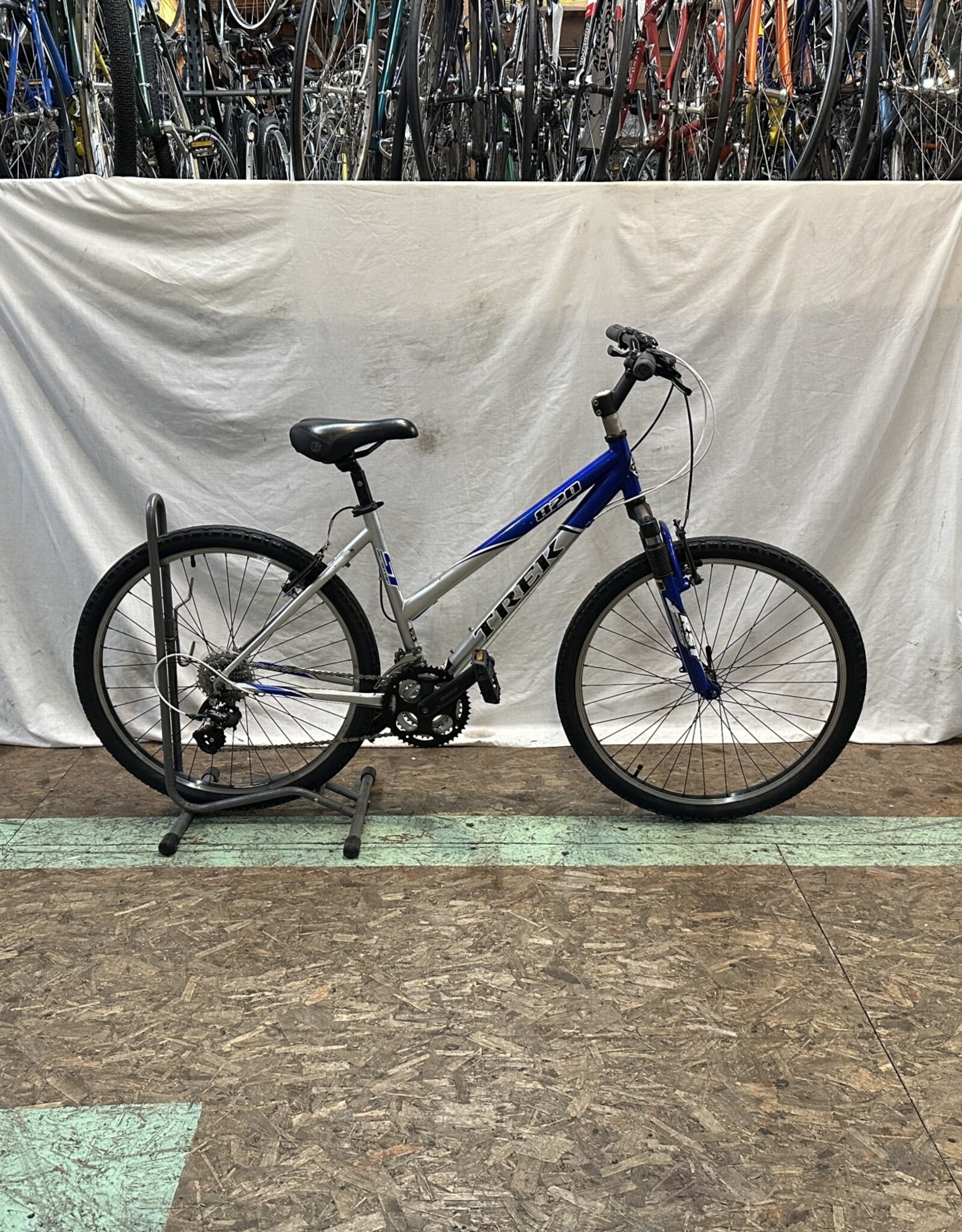 17.5" Trek 820 (8536 C4L)