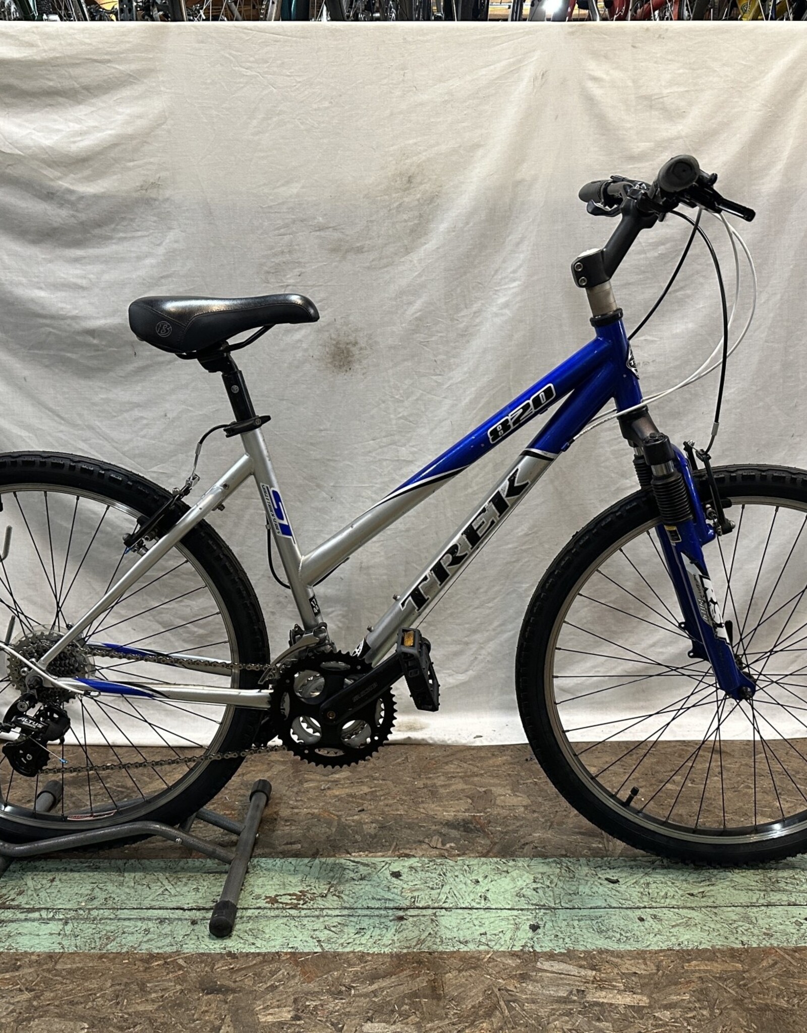17.5" Trek 820 (8536 C4L)