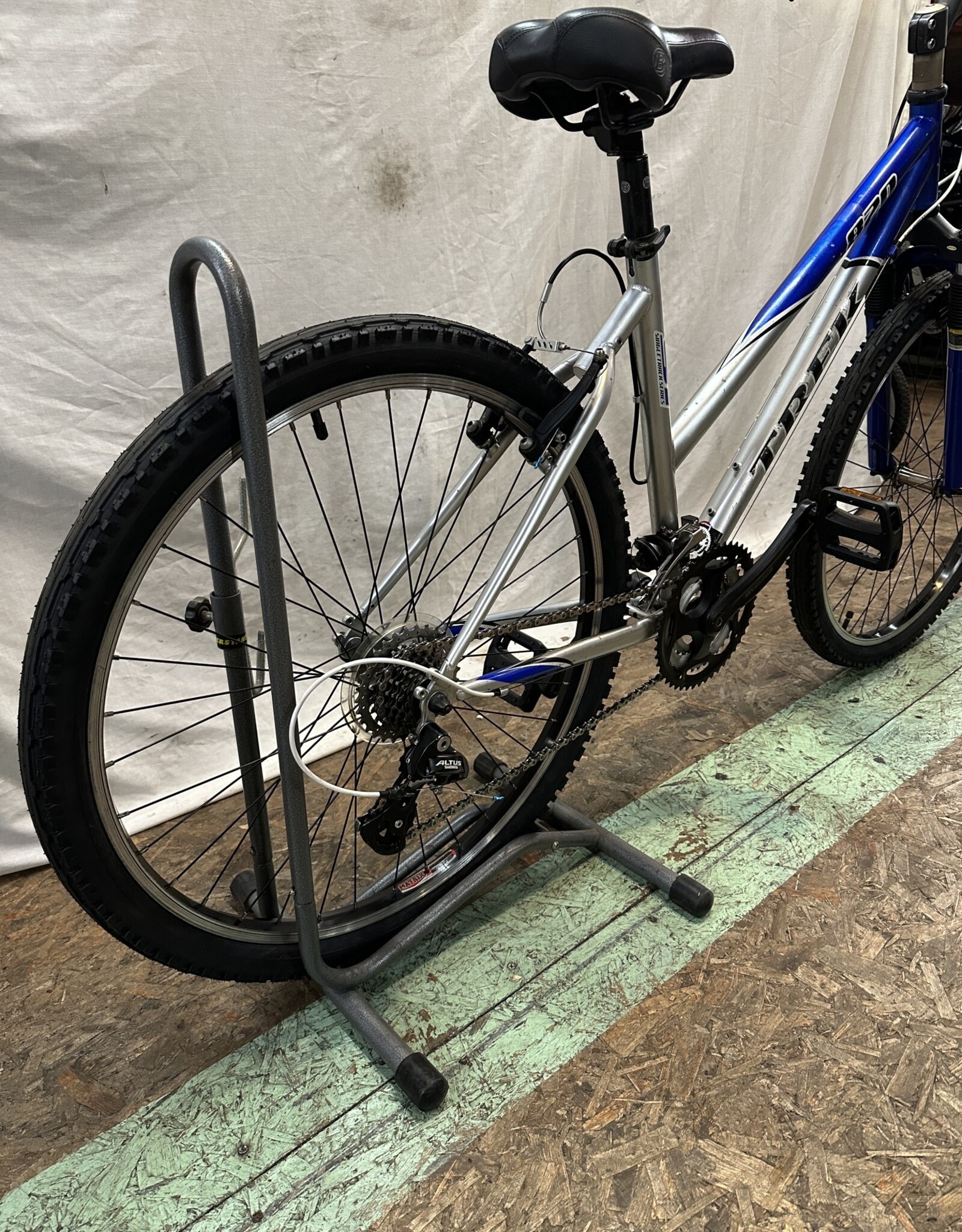 17.5" Trek 820 (8536 C4L)