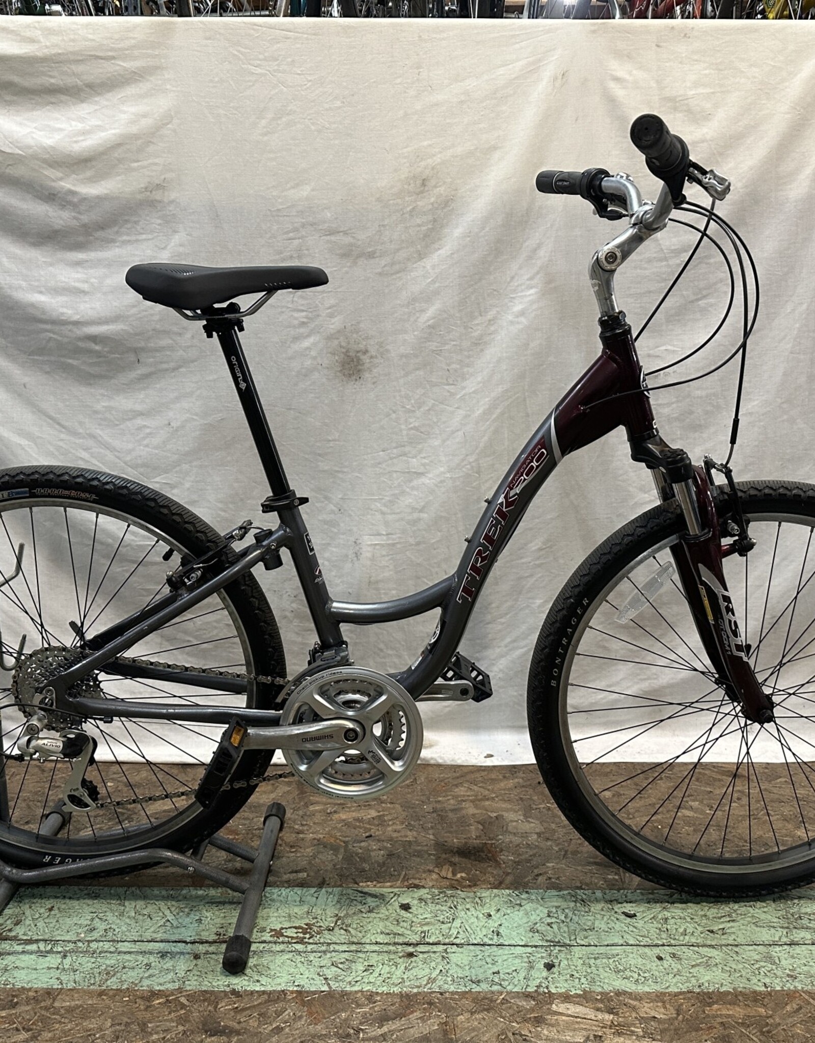 14.5"  Trek Navigator 200 (274A C4L)