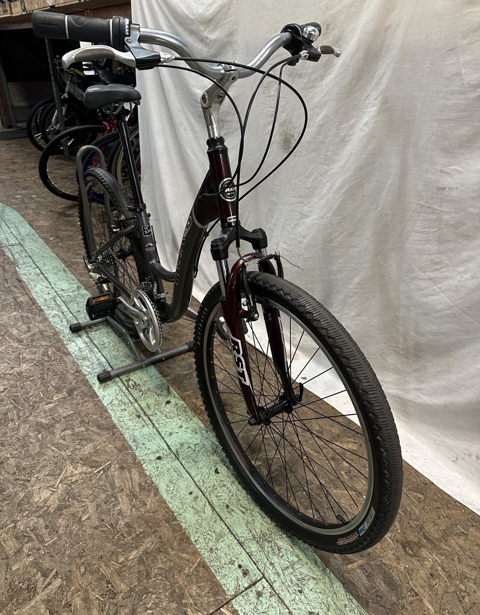 14.5"  Trek Navigator 200 (274A C4L)