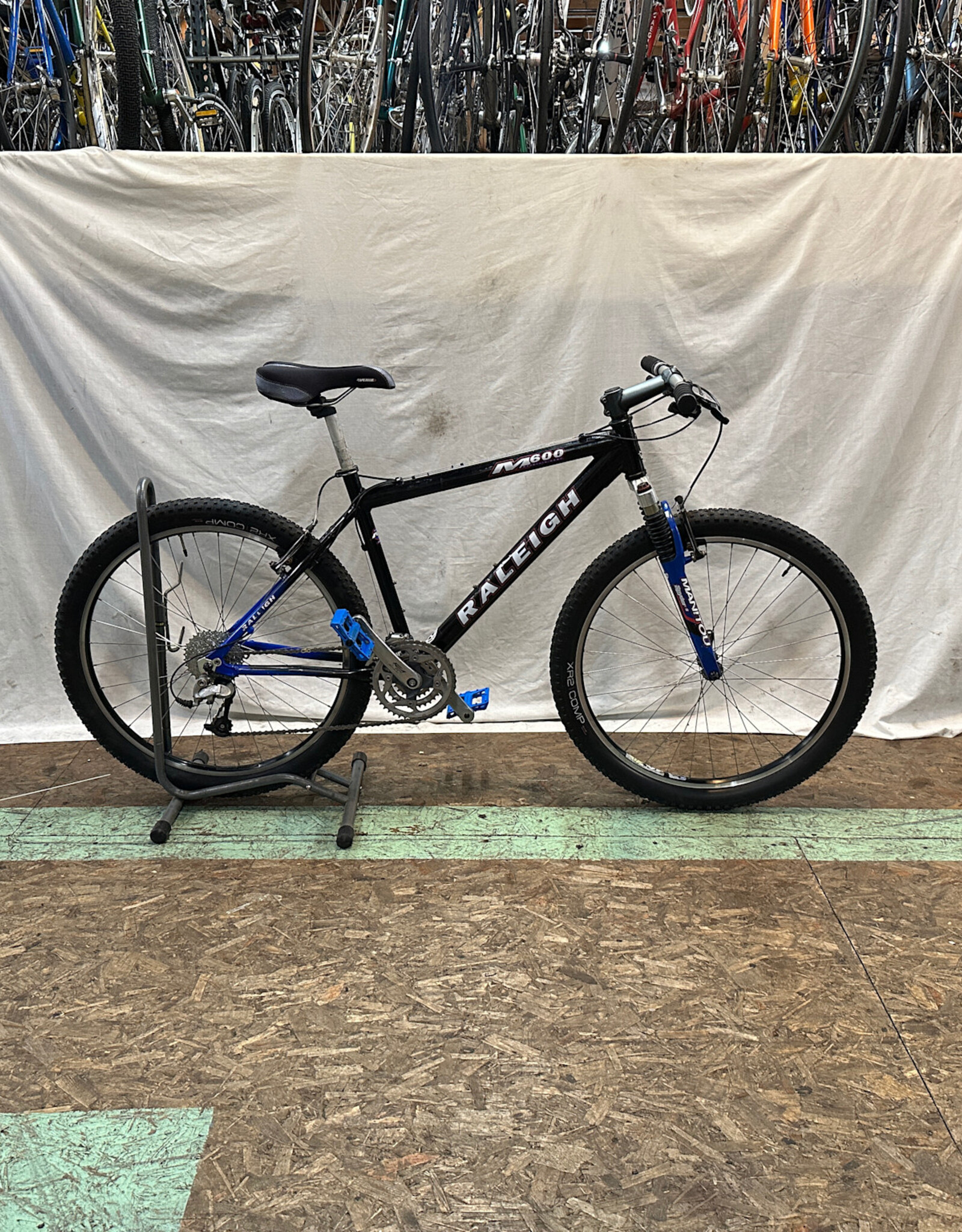 Raleigh 18" Raleigh M600 (0490 B2L)