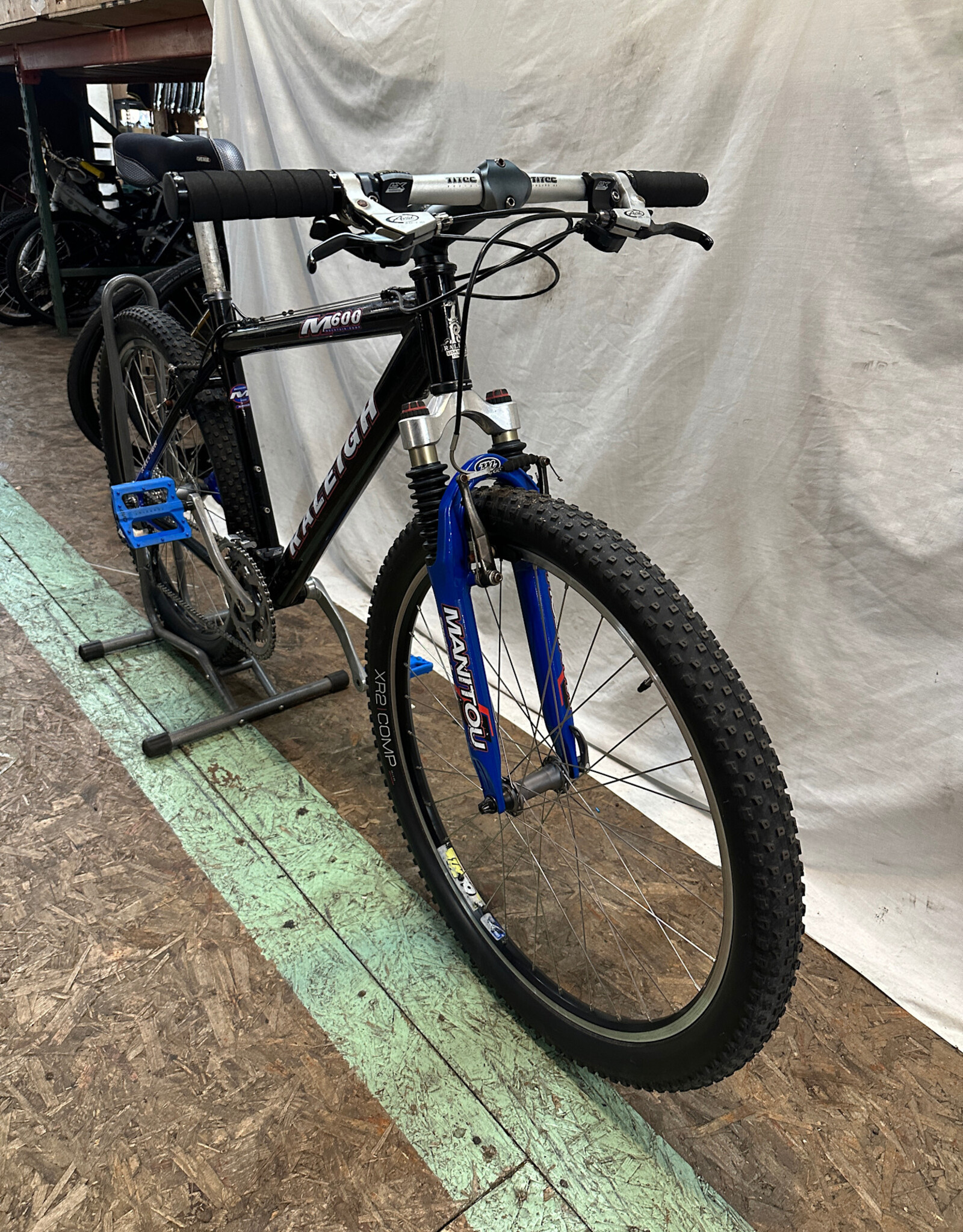 Raleigh 18" Raleigh M600 (0490 B2L)