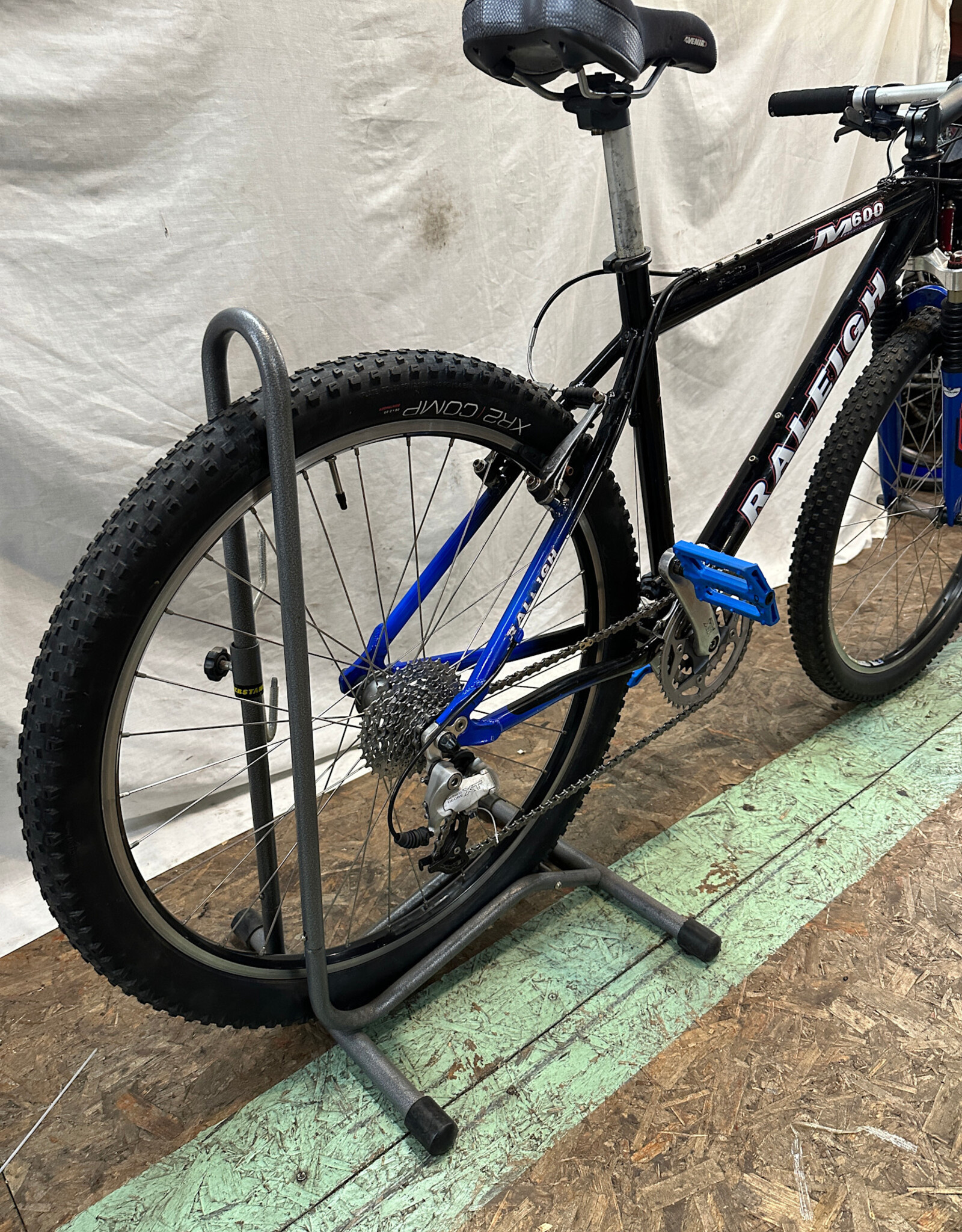Raleigh 18" Raleigh M600 (0490 B2L)