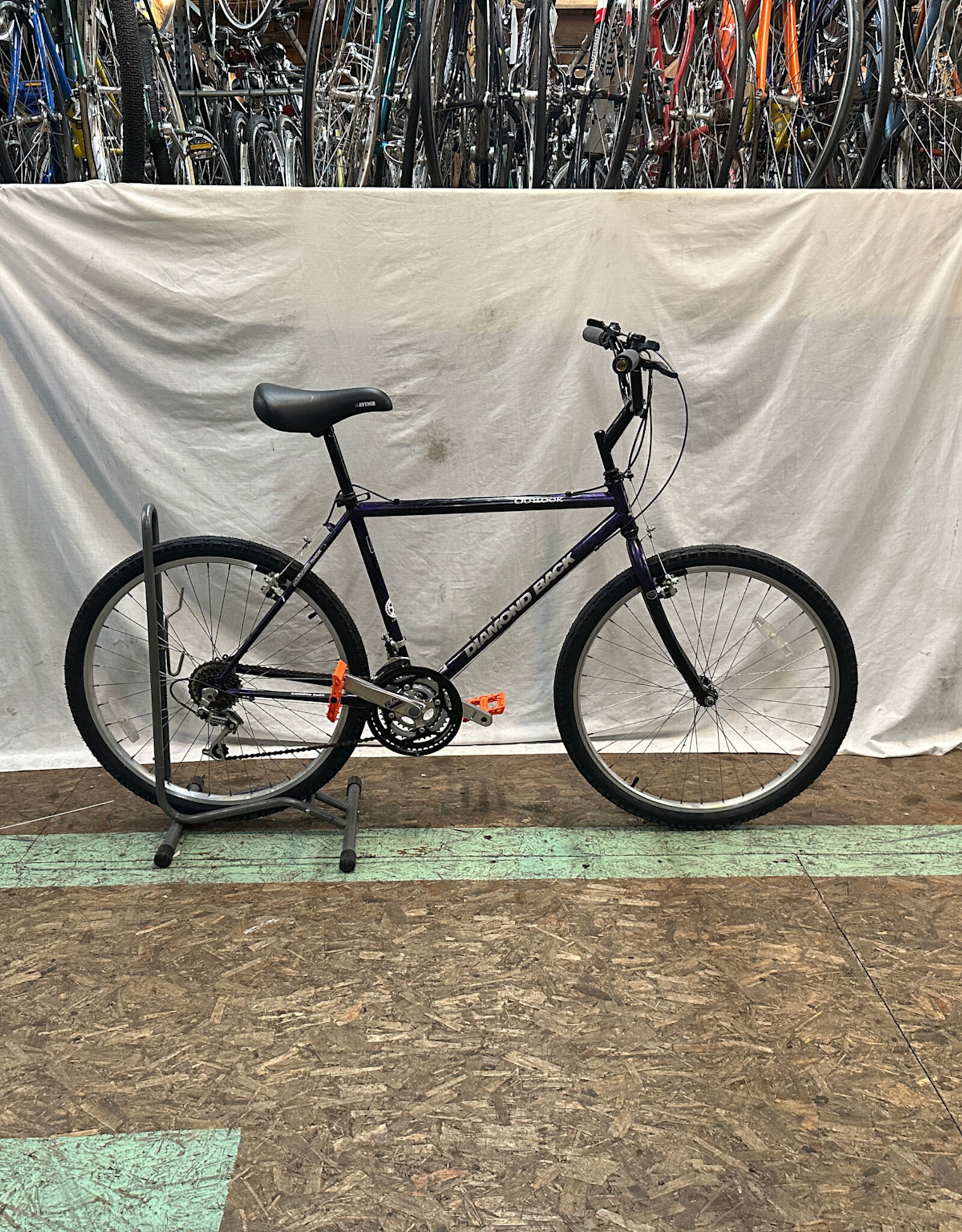 Diamondback 19"  Diamondback Outlook (5207 B2L)