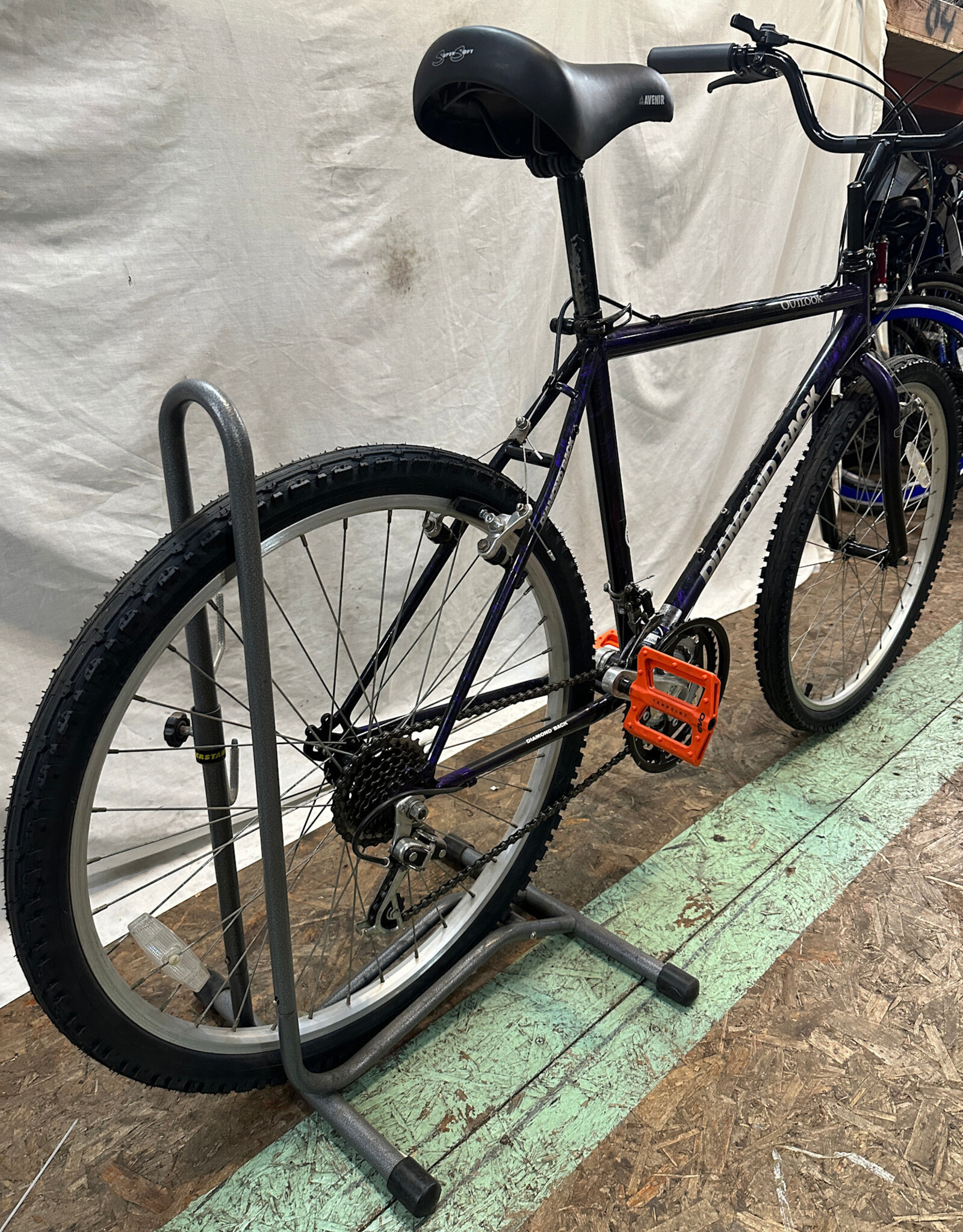 Diamondback 19"  Diamondback Outlook (5207 B2L)