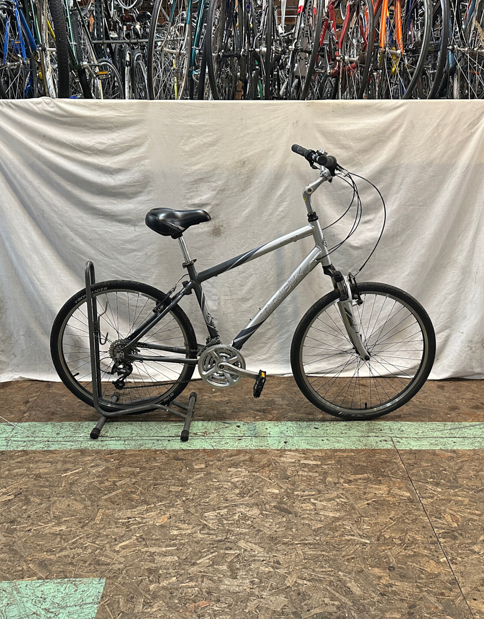 18.5" Trek Navigator 200 (3511 I4L)