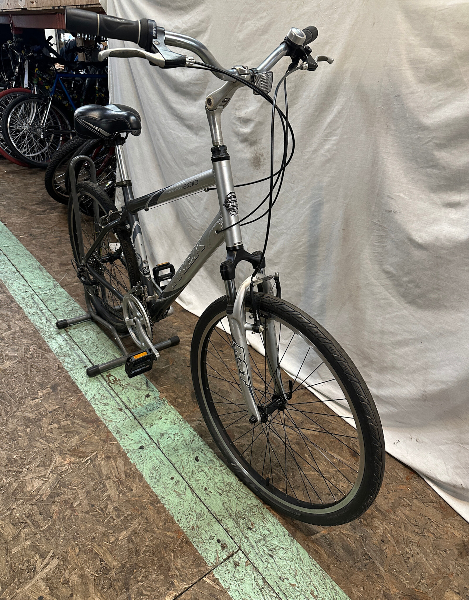 18.5" Trek Navigator 200 (3511 I4L)