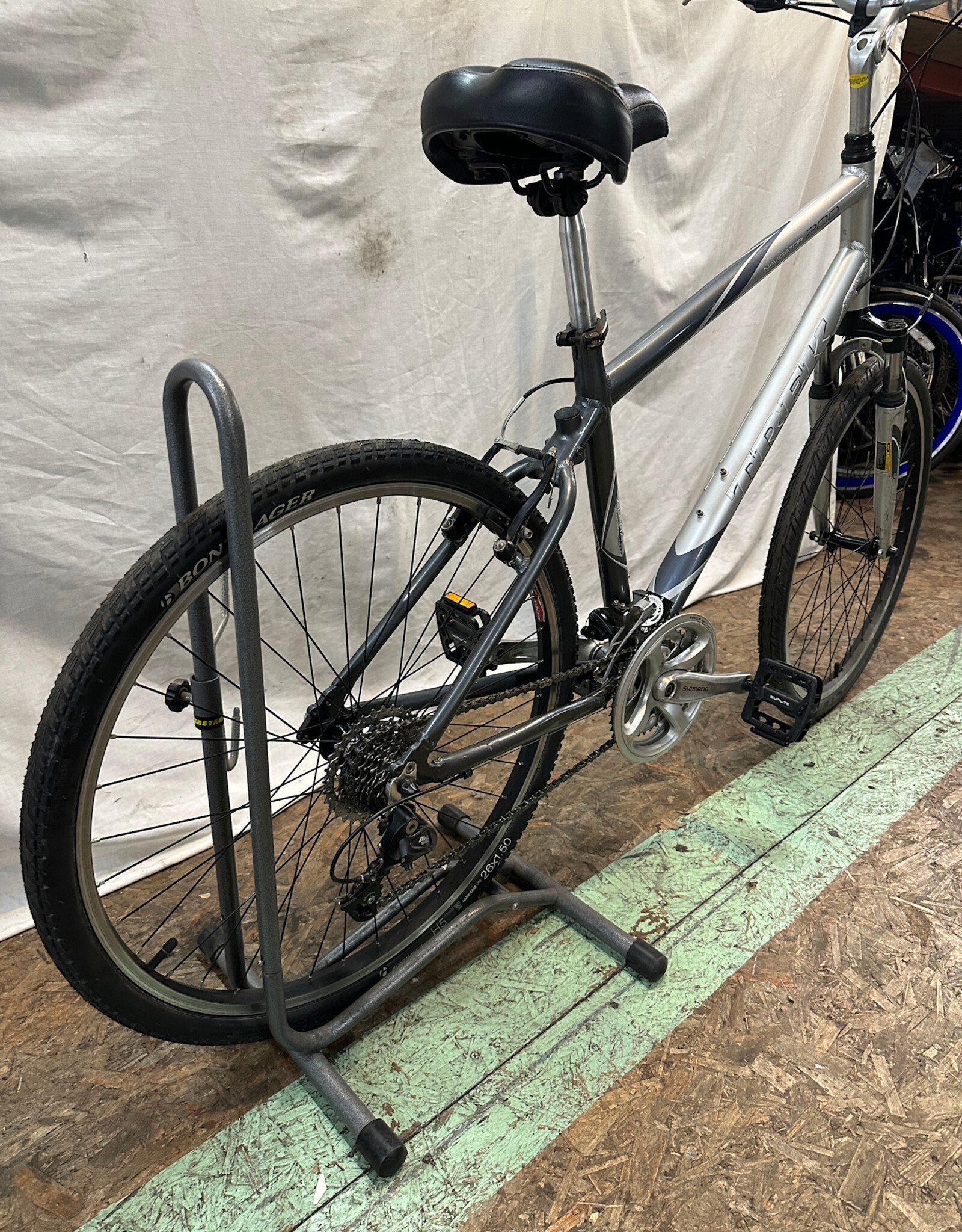 18.5" Trek Navigator 200 (3511 I4L)