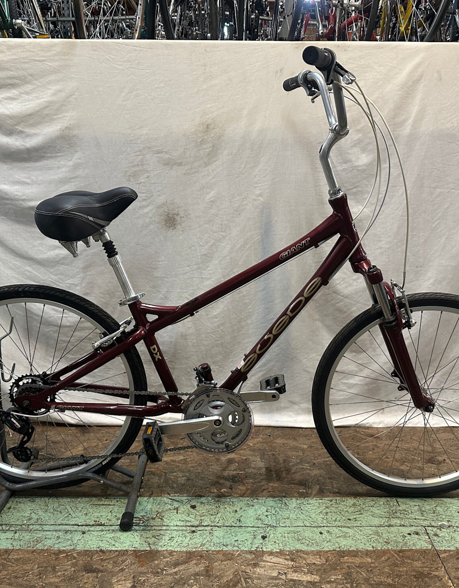 17"  Giant Suede (9073 I1L)