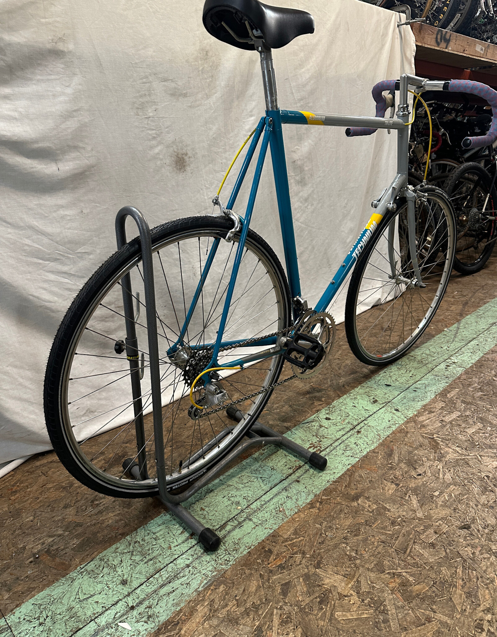 63cm Raleigh Technium Tri-Lite (0194 E1L)