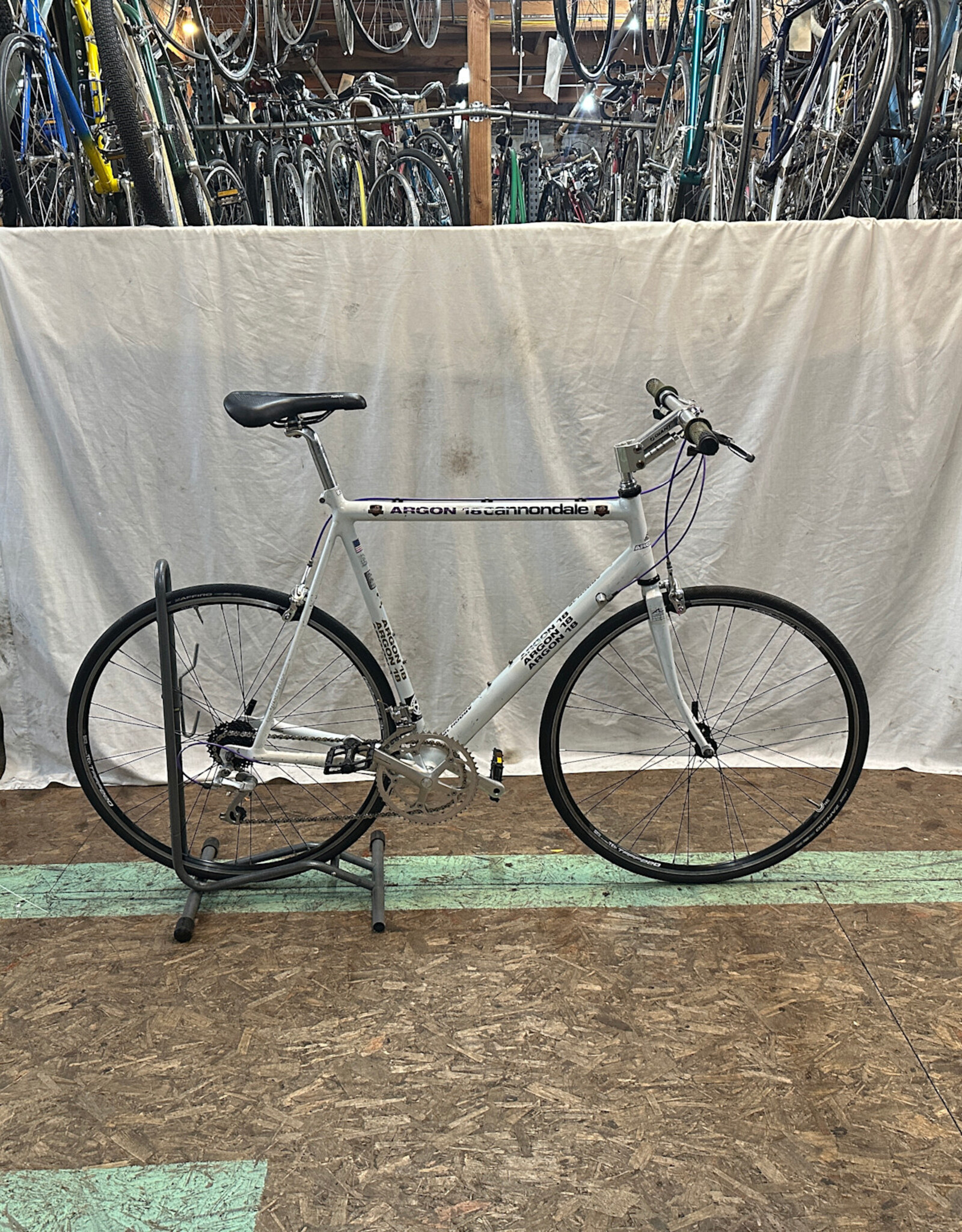 Cannondale 57cm Cannondale Road bike (9136 K2U)