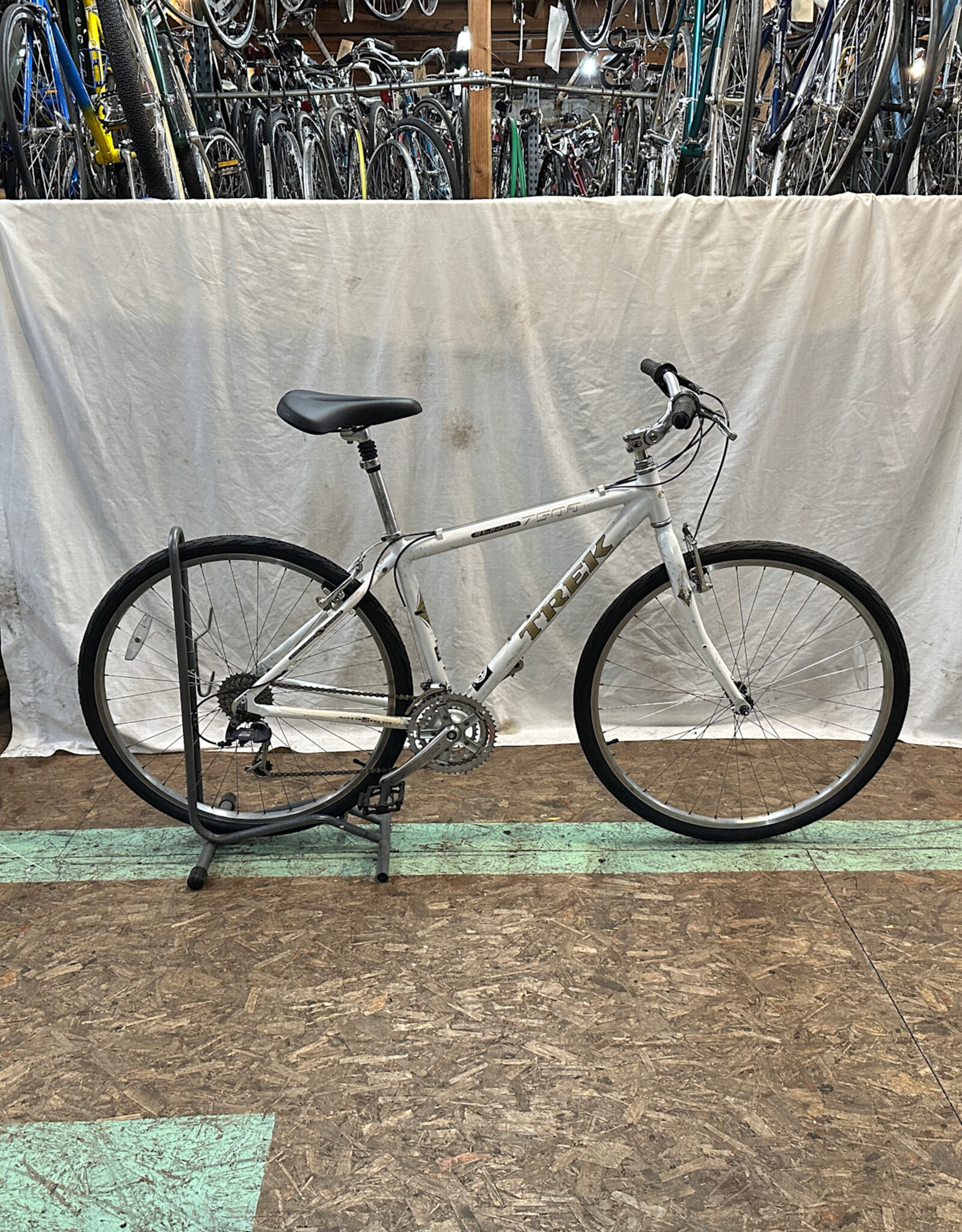 17.5" Trek 2500 Multitrack (889R K2U)