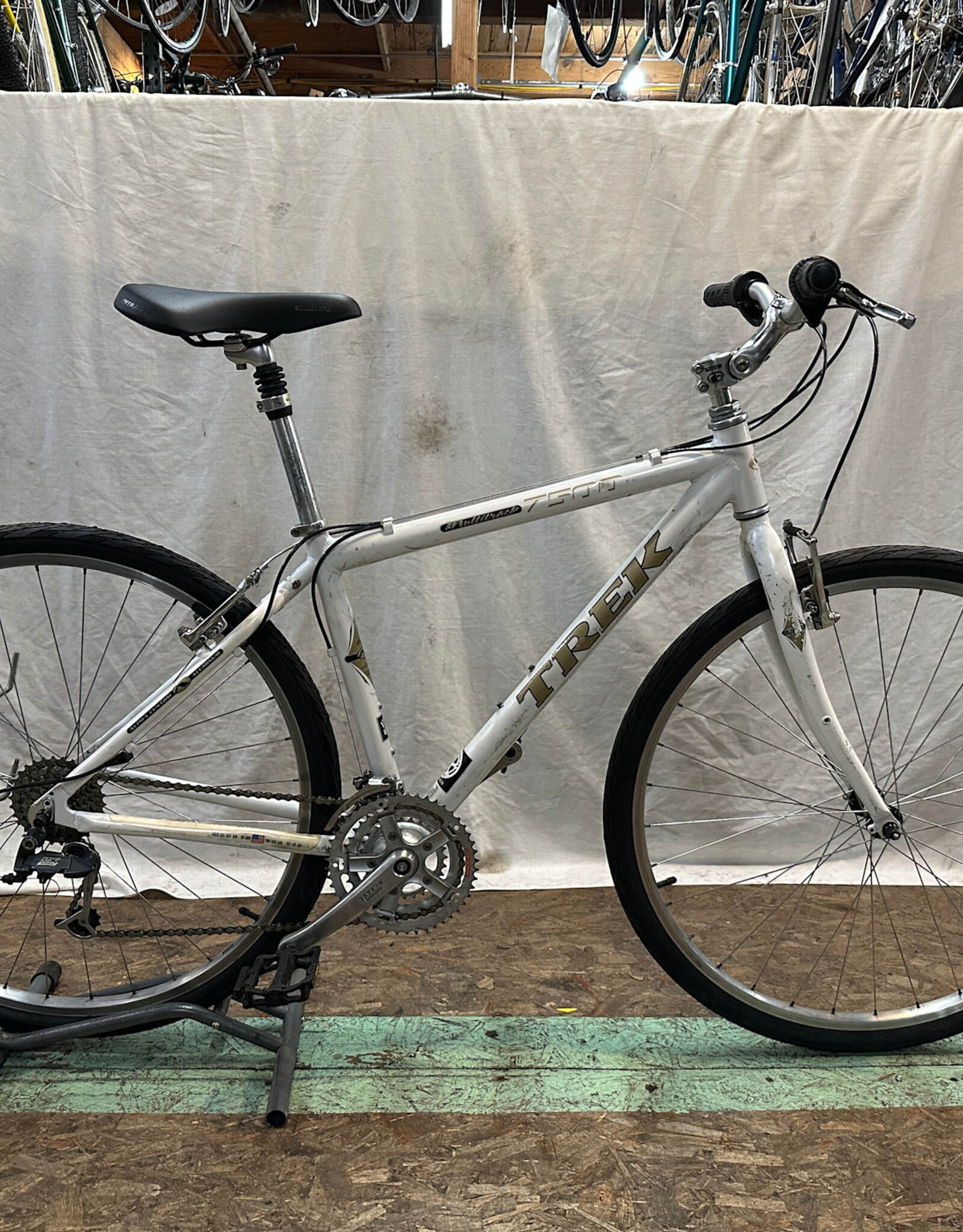 17.5" Trek 2500 Multitrack (889R K2U)
