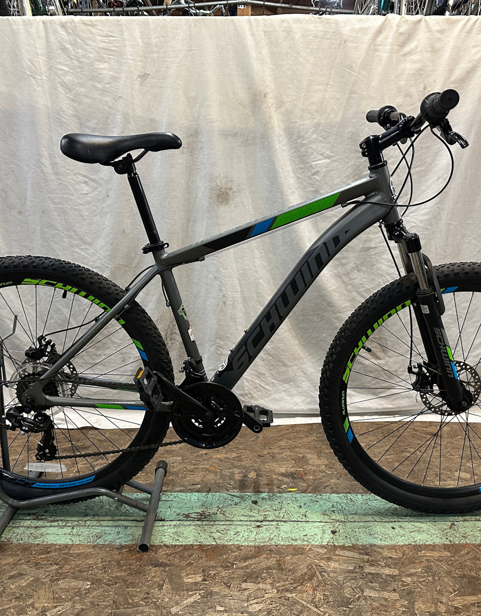18" Schwinn Mountain Pass (3224 C4U)